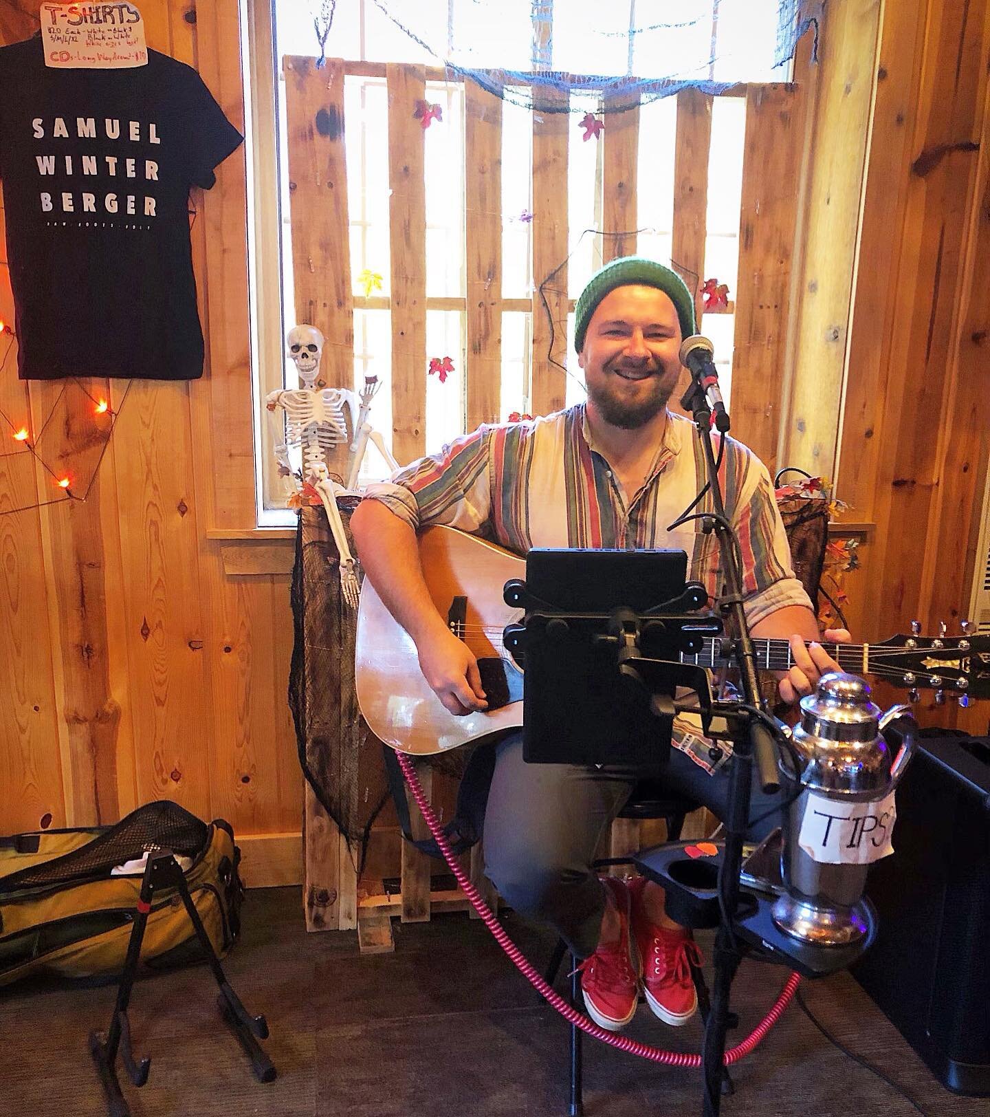 Fall is in full swing over at @stablewinery , so come on out, I&rsquo;ll be playing all the autumn tunes from 5:30-8:30!
Come hang out!