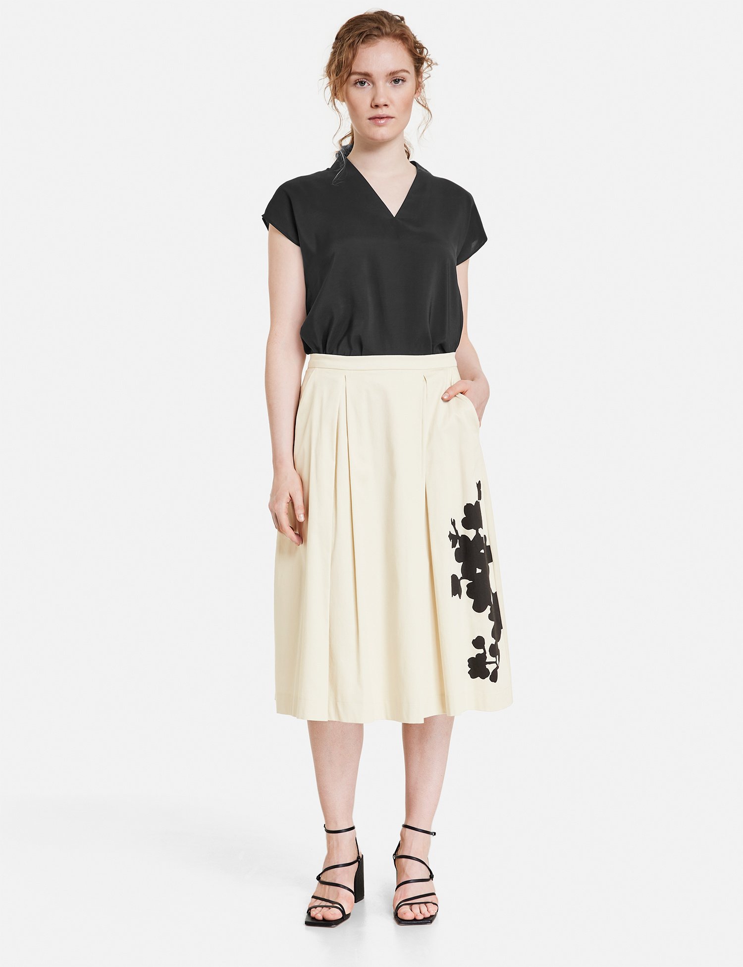 a-line-skirt-with-a-positioned-floral-print-01.jpg