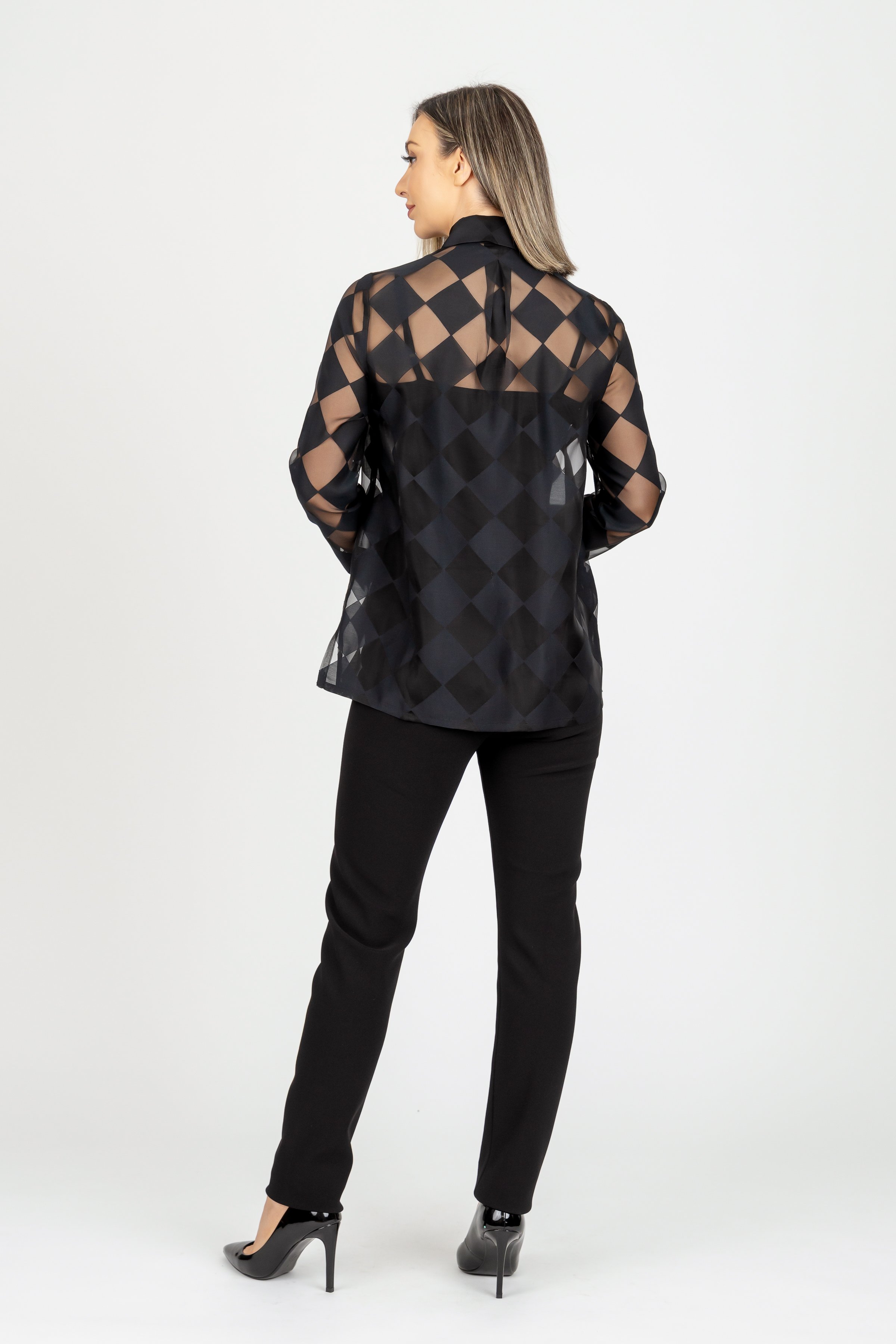 CHESS-classic-button-up-shirt-black-evening-shirting-corporate_F6A4428.jpg
