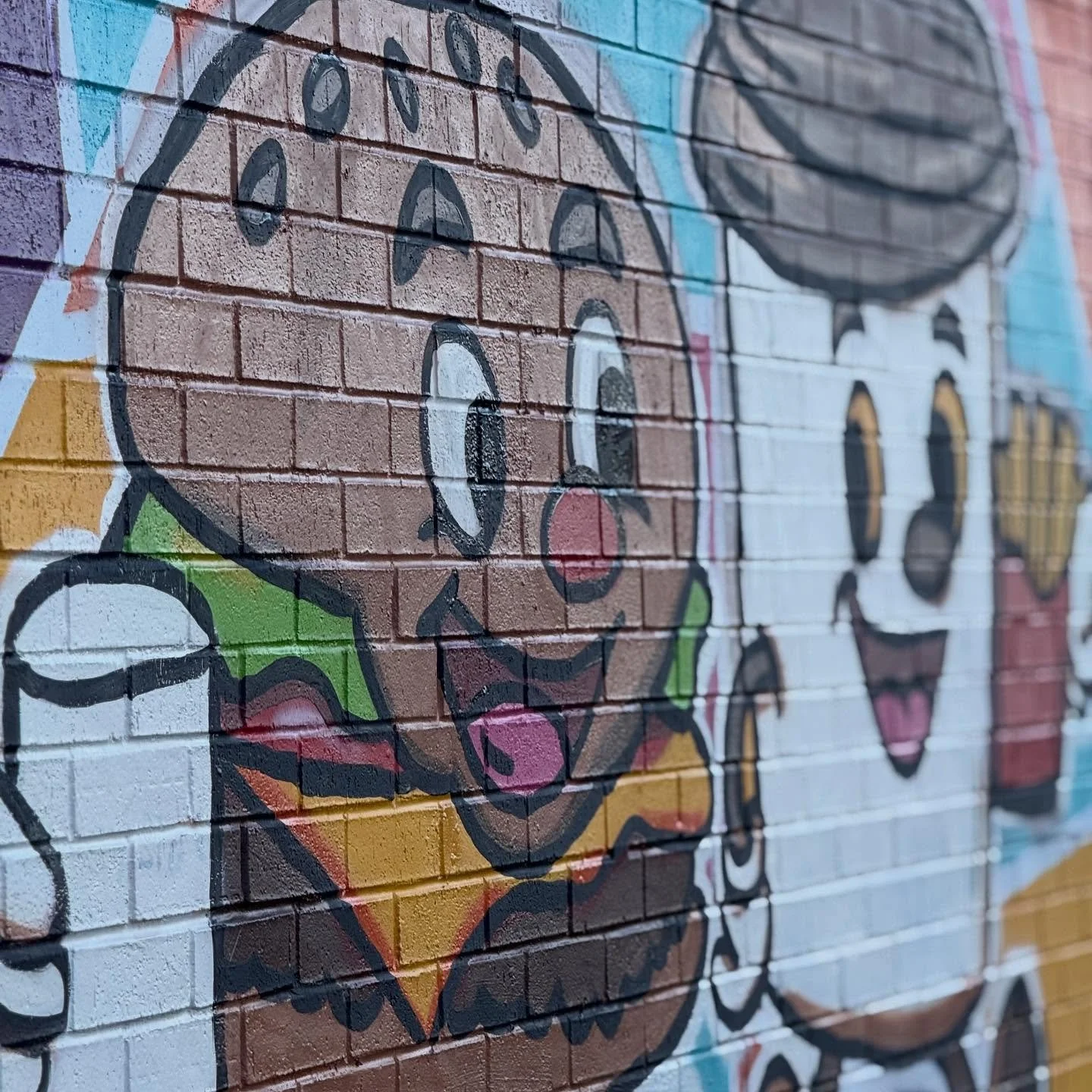 That’s a wrap on Day 5 🎬
New Murals going up at @parlourlv 
Special shoutout to @671.kon for all of your help this week, and the killer job on the mountain wall 👏 
Also huge thank you to @702raised at The Parlour and Nick from @vsz_soulz f