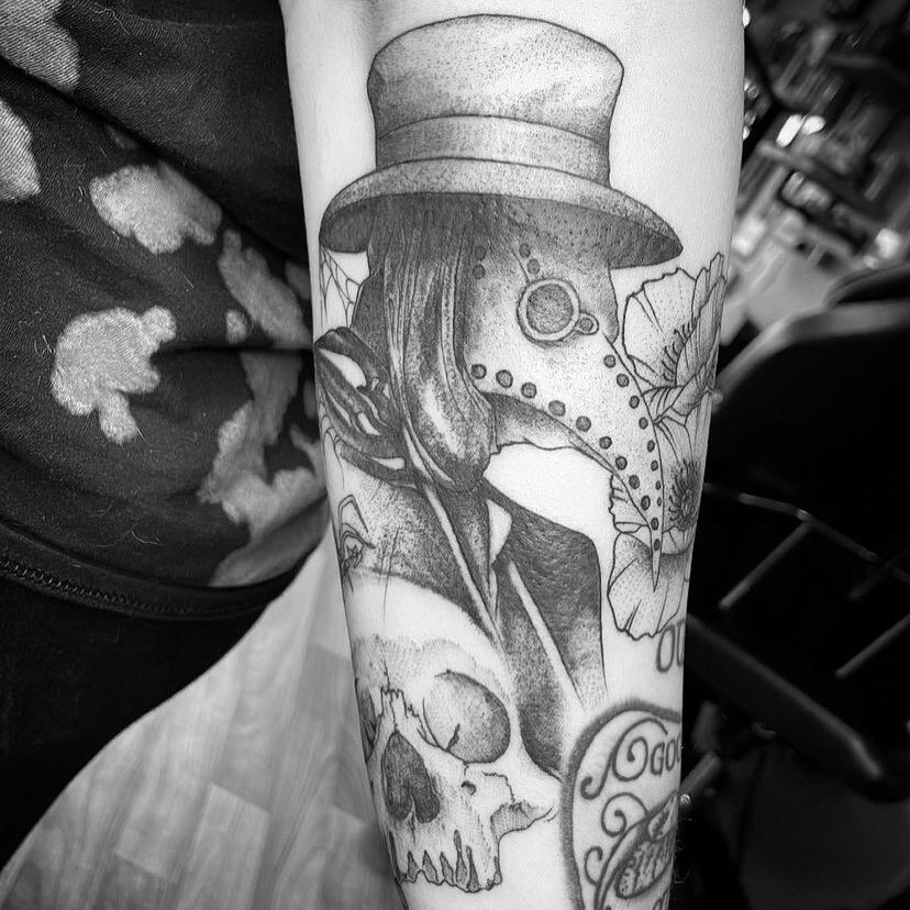 Tattoo by @vs_tat2 &bull; Hit the Book Now button on her profile for appointments! &bull;
#larosatattooco
3307 S College Ave Unit 102-B
Fort Collins, CO 80525
(970) 682-2946
.
.
.
.
.
.
.
#plaguedoctor #plaguedoctortattoo #steampunktattoo #steampunka