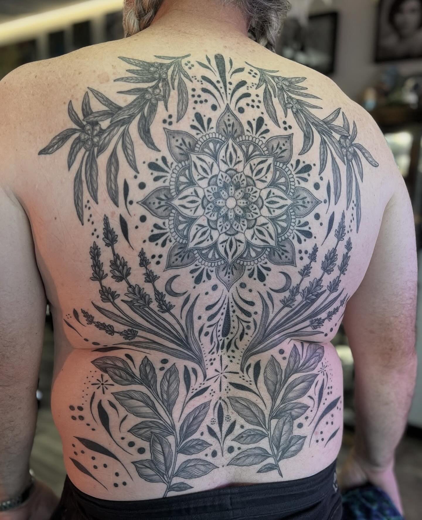 Tattoo by @manders.art ☀️ Amanda&rsquo;s books are currently closed, so keep an eye on her page for updates when she&rsquo;ll be accepting new clients!

🥀 @larosatattooco 
3307 S College Ave Unit 102-B
Fort Collins, CO 80525
(970) 682-2946