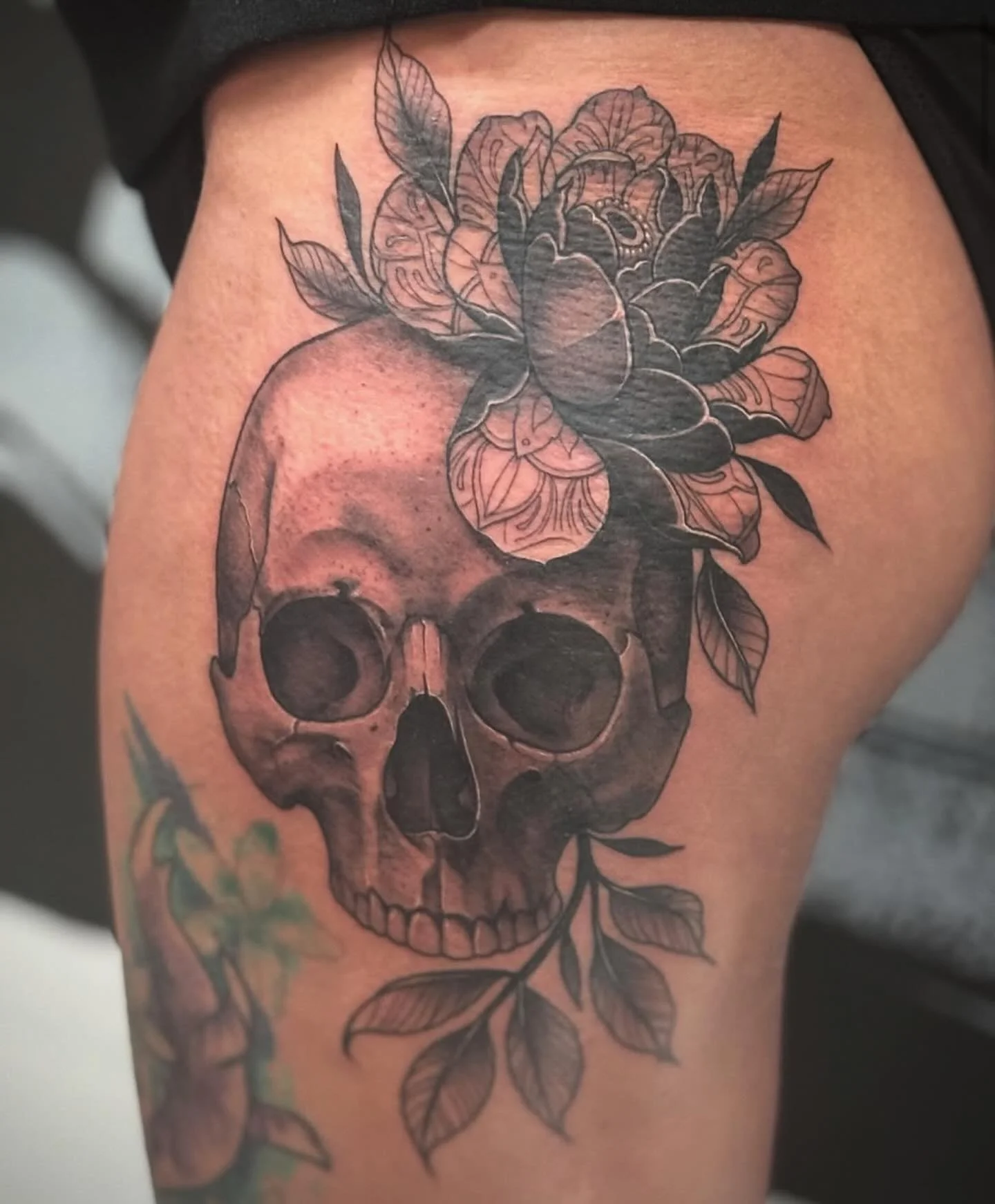 Tattoo by @jostestattoos &bull; Tyler&rsquo;s books are currently open! Follow the link in his bio for booking appointments &bull;

🥀 @larosatattooco
3307 S College Ave Unit 102-B
Fort Collins, CO 80525
(970) 682-2946