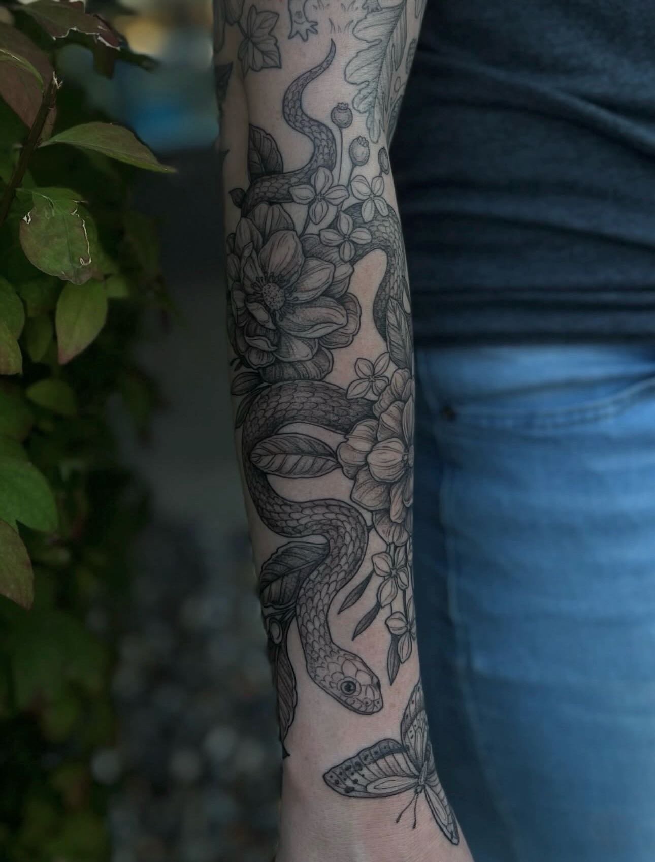 Tattoo by @manders.art 🐍 Amanda&rsquo;s books are currently closed, so keep an eye on her page for updates when she&rsquo;ll be accepting new clients!

🥀 @larosatattooco 
3307 S College Ave Unit 102-B
Fort Collins, CO 80525
(970) 682-2946