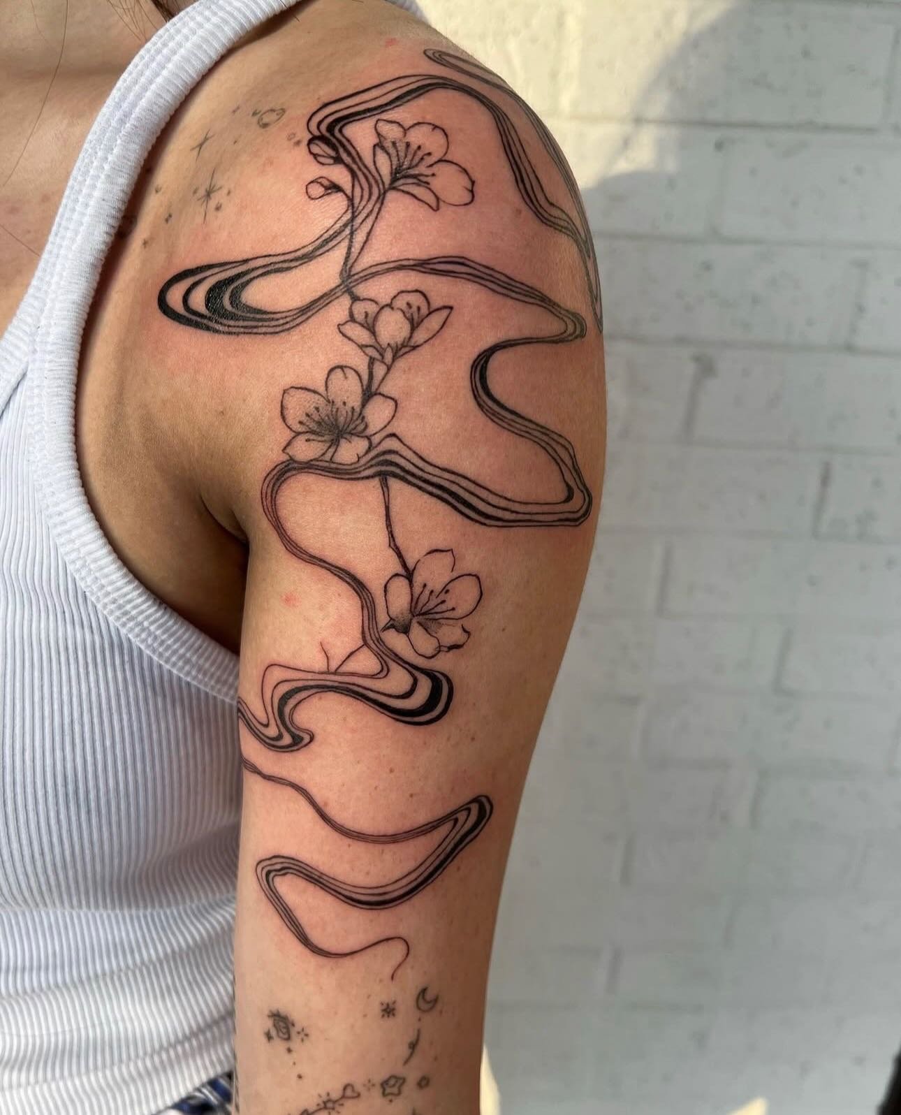 Tattoo by @ayshasuntattoos &bull; You can book with Aysha by following the link in their bio! 

🥀 @larosatattooco 
3307 S College Ave Unit 102-B
Fort Collins, CO 80525
(970) 682-2946