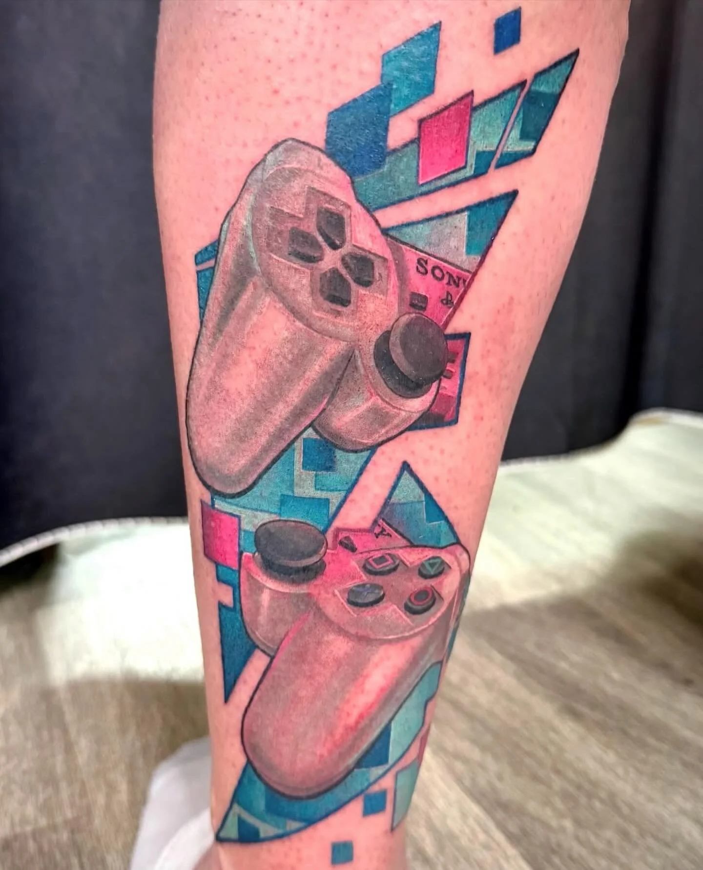 Tattoo by @jostestattoos 🎮 Tyler&rsquo;s books are currently open! Follow the link in his bio for booking appointments 

🥀 @larosatattooco
3307 S College Ave Unit 102-B
Fort Collins, CO 80525
(970) 682-2946
.
.
.
.
.
illustrative color tattoos, vid
