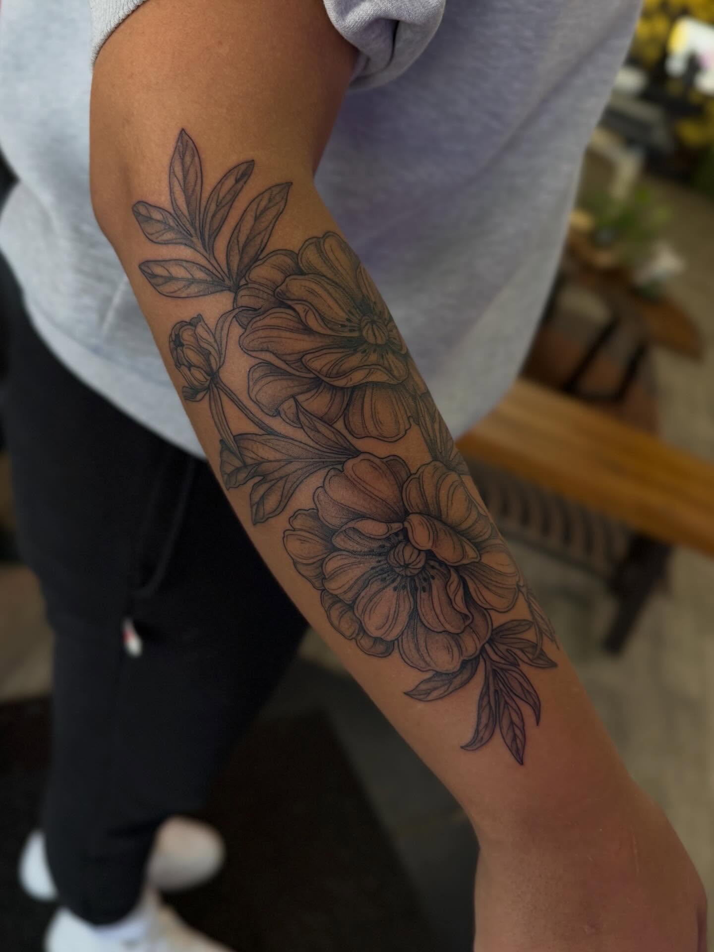 Tattoo by @manders.art 🌸 Amanda&rsquo;s books are currently closed, so keep an eye on her page for updates when she&rsquo;ll be accepting new clients!

🥀 @larosatattooco 
3307 S College Ave Unit 102-B
Fort Collins, CO 80525
(970) 682-2946