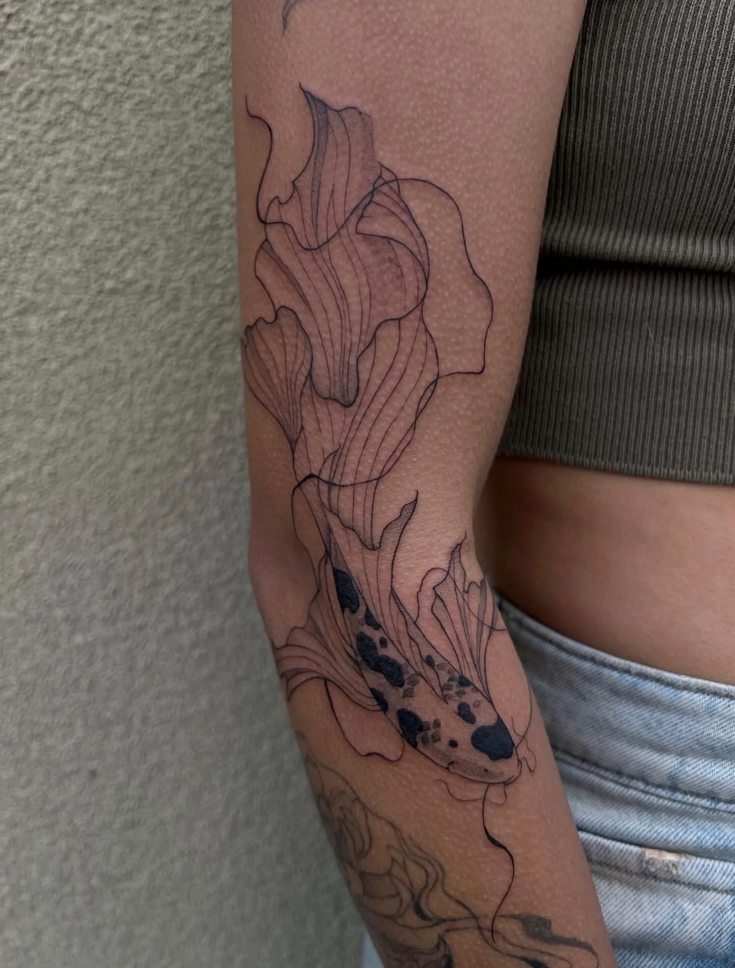 Tattoo by @ayshasuntattoos &bull; You can book with Aysha by following the link in their bio! 

🥀 @larosatattooco 
3307 S College Ave Unit 102-B
Fort Collins, CO 80525
(970) 682-2946