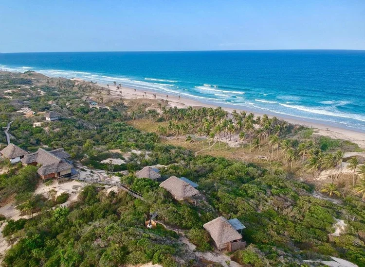Travessia Beach Lodge - Fly-in 5 NIGHTS