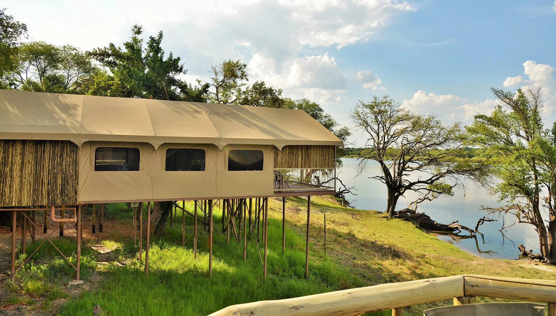 The-Pack-Jackalberry-Safaris-room-deck.jpg