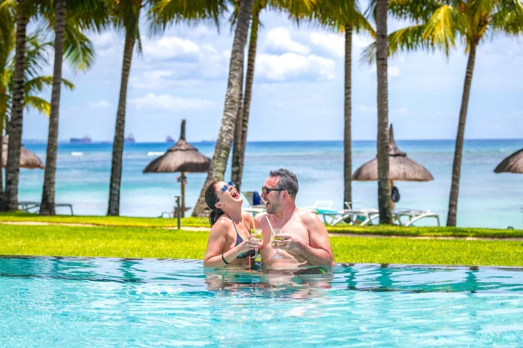 Victoria For Two Beachcomber Resort & Spa - 7 NIGHTS