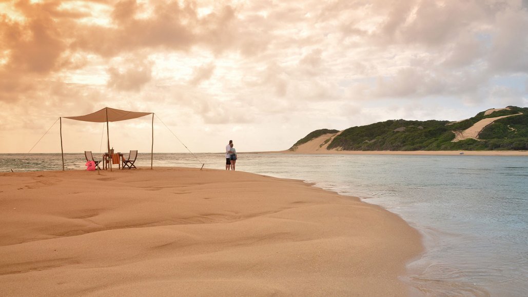romantic_setting_at_machangulo_beach_lodge.jpg