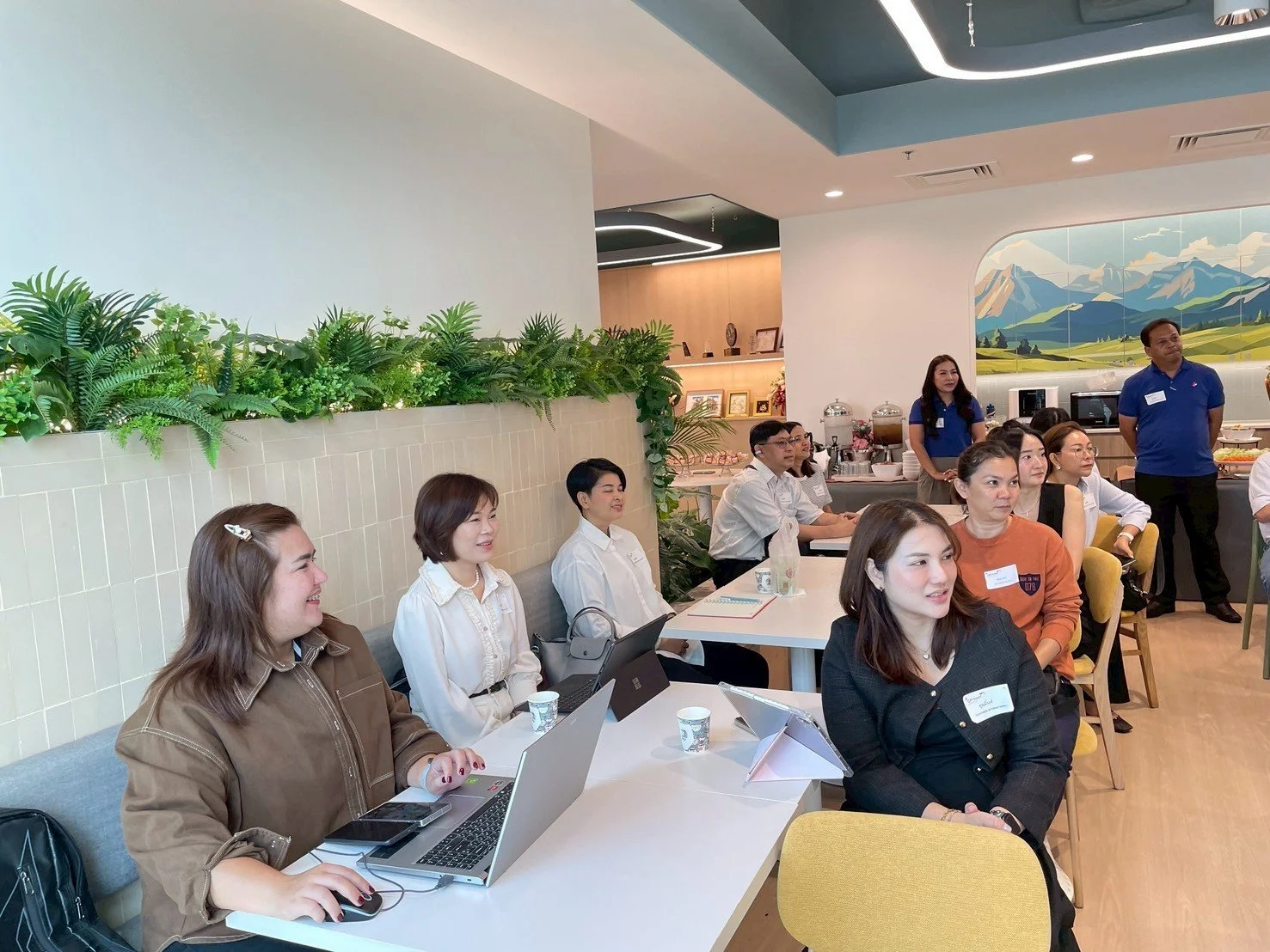 LINE_ALBUM_Bkk meet up_250919_95.jpg