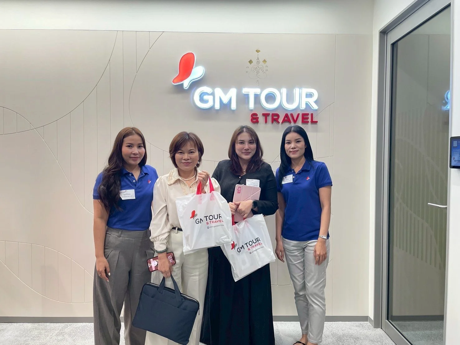 LINE_ALBUM_Bkk meet up_250919_7.jpg