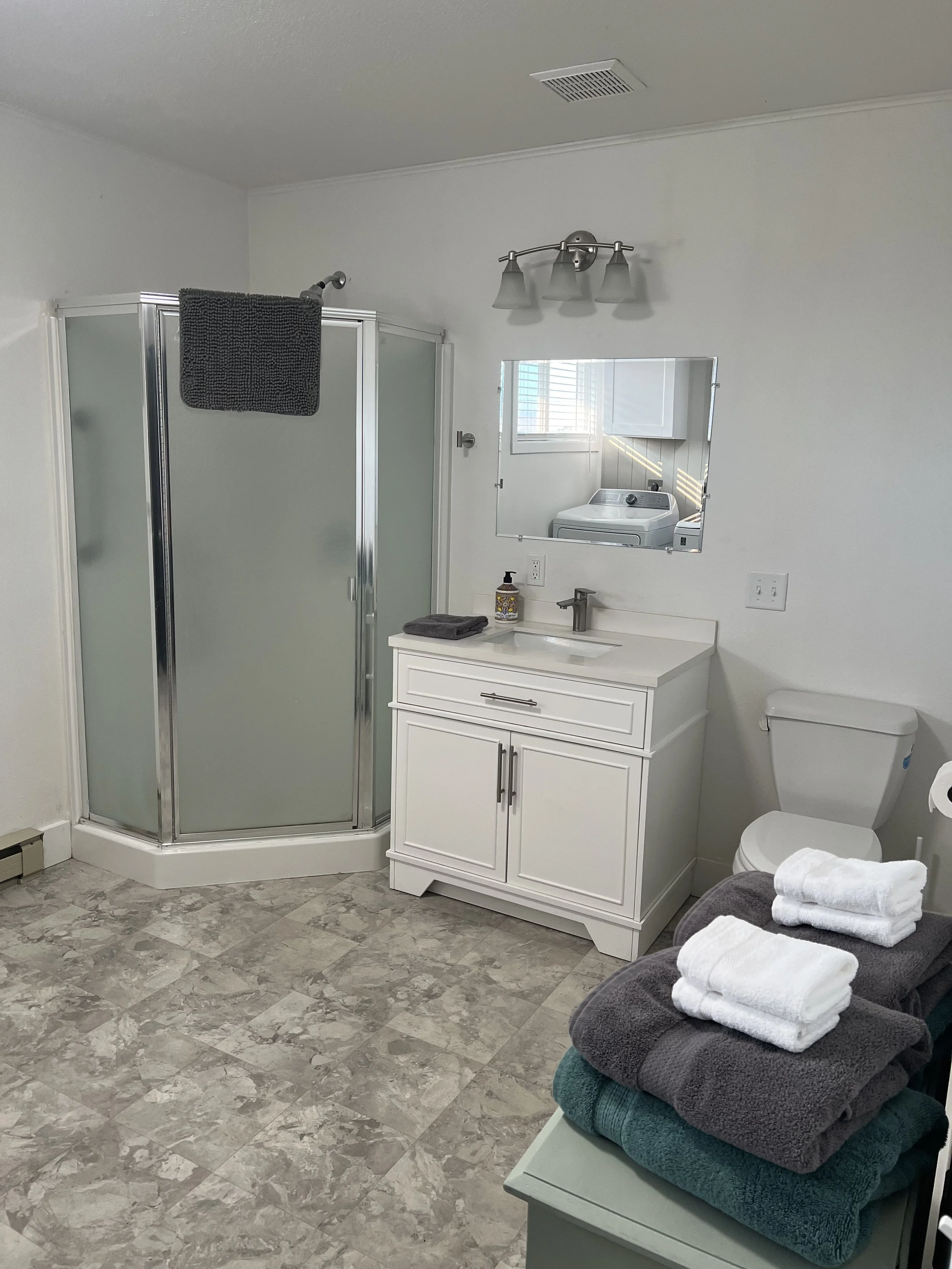 Pullman #10-Bathroom 1.jpeg