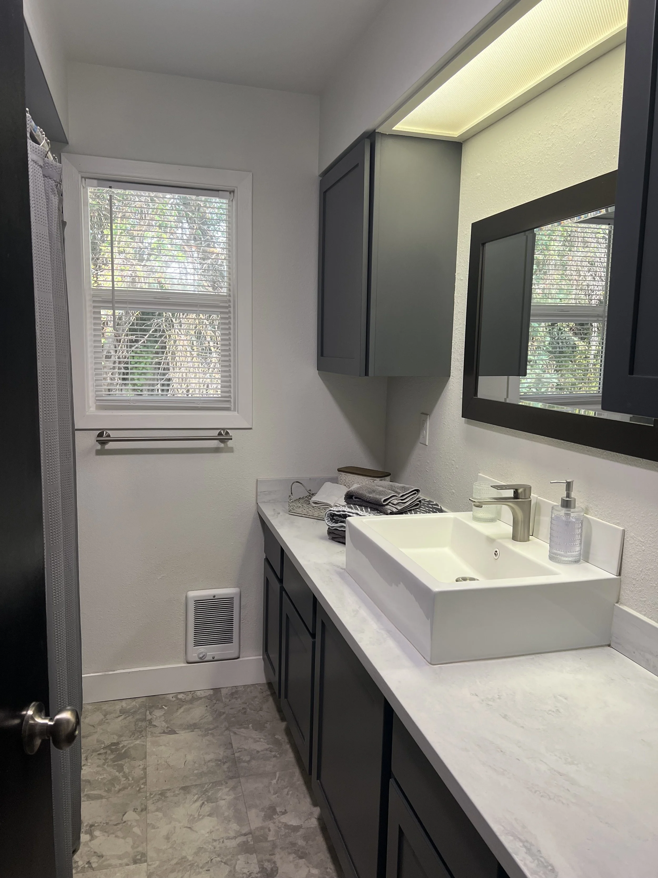 Pullman #10-Bathroom 2.jpeg