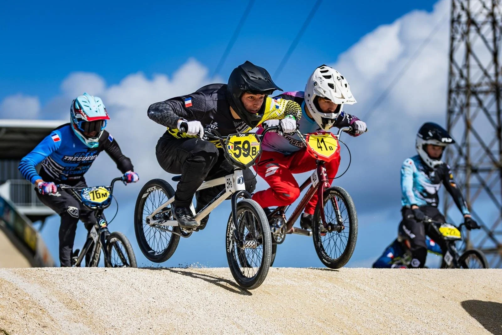 Sept pilotes de la section bmx de Lourdes VTT au Championnat de France à Compiègne-Venette !