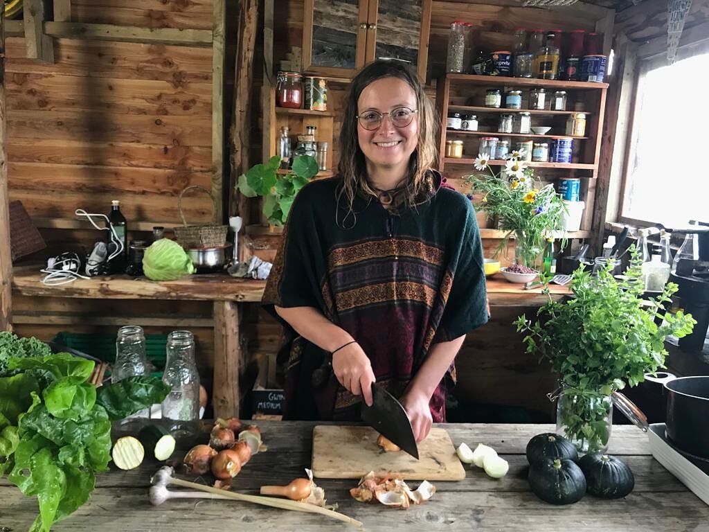 Have you enjoyed our @ceginywerin cooking demos? 

We need to get some feedback on how they&rsquo;ve helped you in the kitchen and with using your veg box! We&rsquo;d appreciate a like of this post and any comments below on how our live cooking demo 