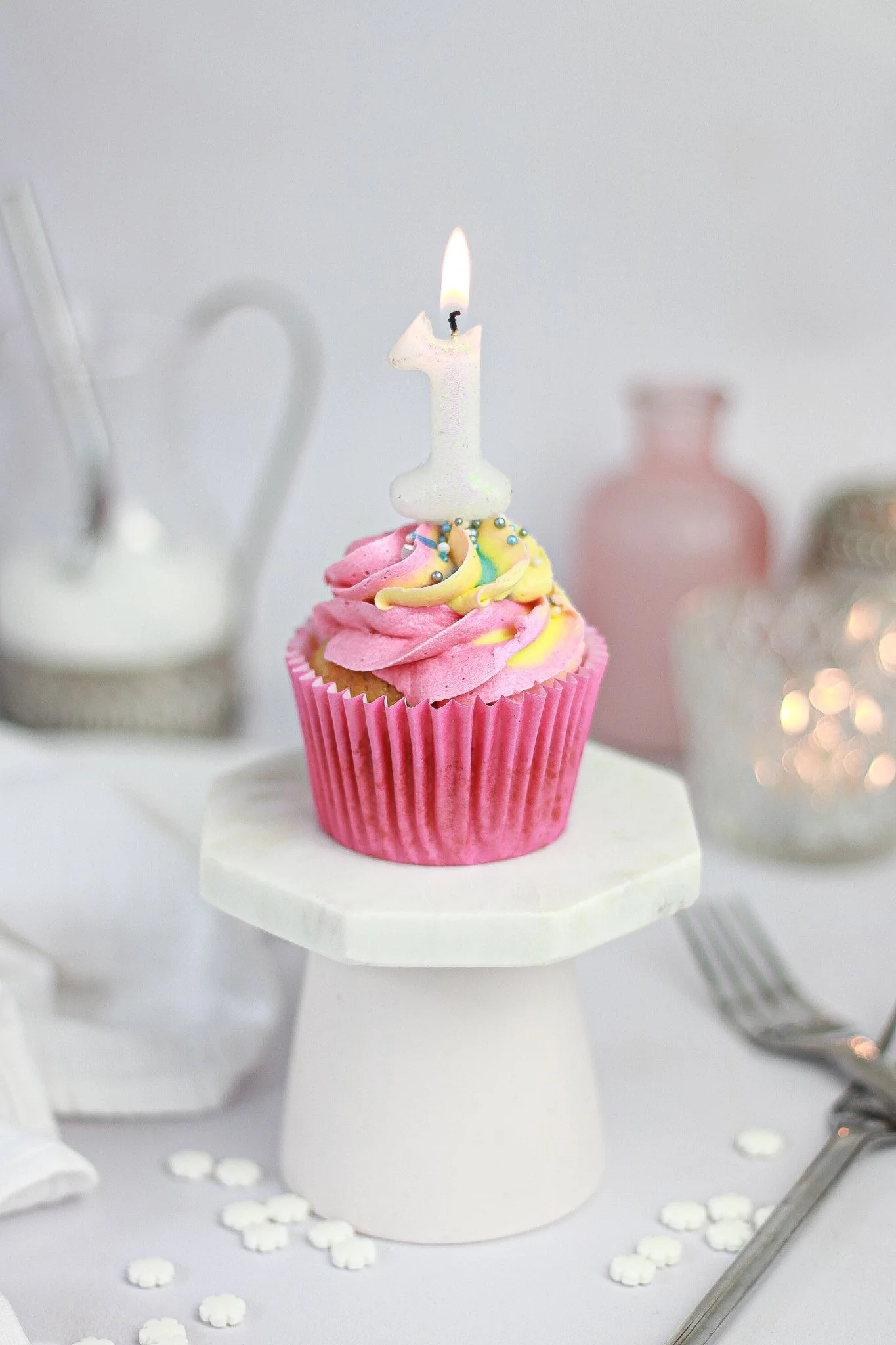 single pink and yellow cupcake 1st birthday