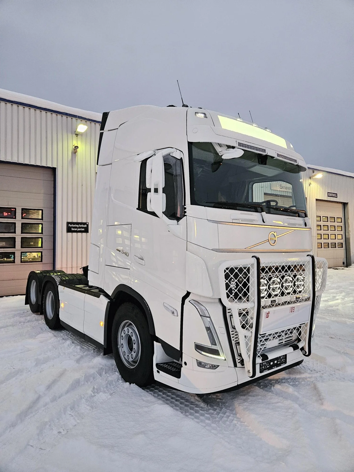 Helt ny trekker, Volvo 540 2024 ledig for langtidsleie. Hydraulikk, løftetandem, ADR, onspot etc.