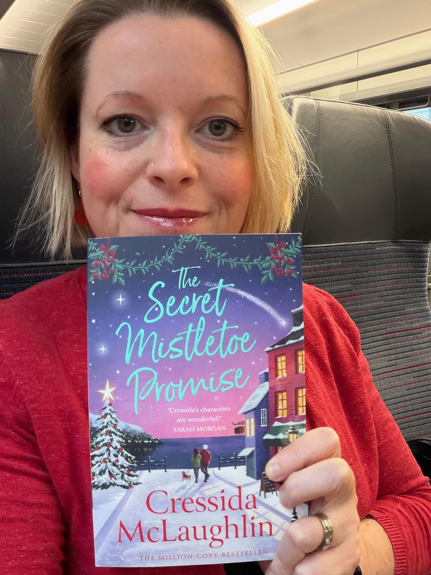 ❄️💕 It&rsquo;s publication day! ❄️💕

Christmas has come early because The Secret Mistletoe Promise is out today! It&rsquo;s got a runway bride heroine, a (nearly) literal cinnamon roll hero - because he&rsquo;s a baker - a wintry North Norfolk sett