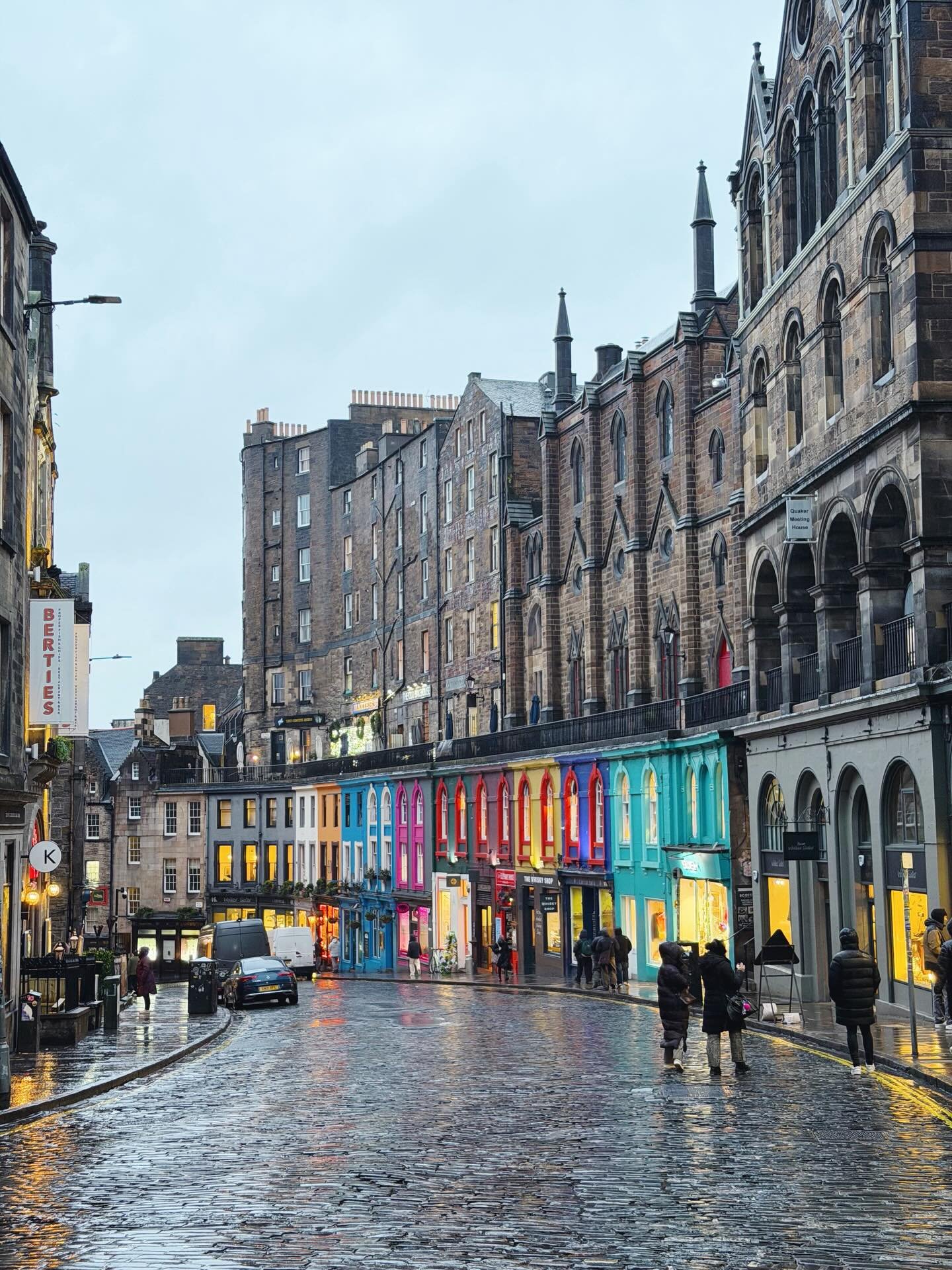 Edinburgh managing to be beautiful even when it is pissing down with rain. ☔️ So happy to be back for a few days. 

#edinburgh #romanceauthorsofinstagram