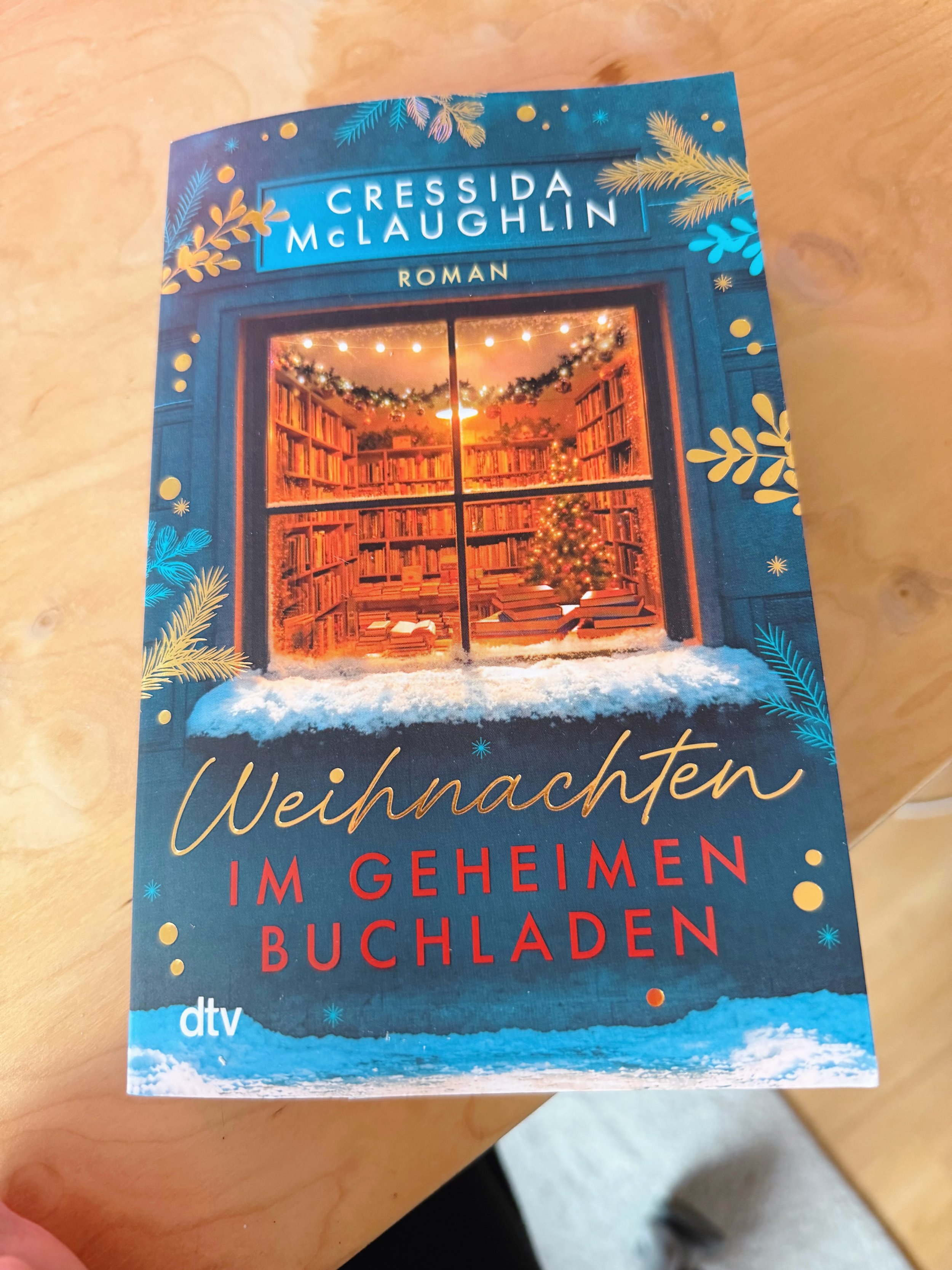 Please can we all take a moment to admire the German edition of The Secret Christmas Bookshop, which landed earlier this week and which I haven&rsquo;t been able to stop admiring.

That dreamy bookshop image, the wraparound cover with little Felix at