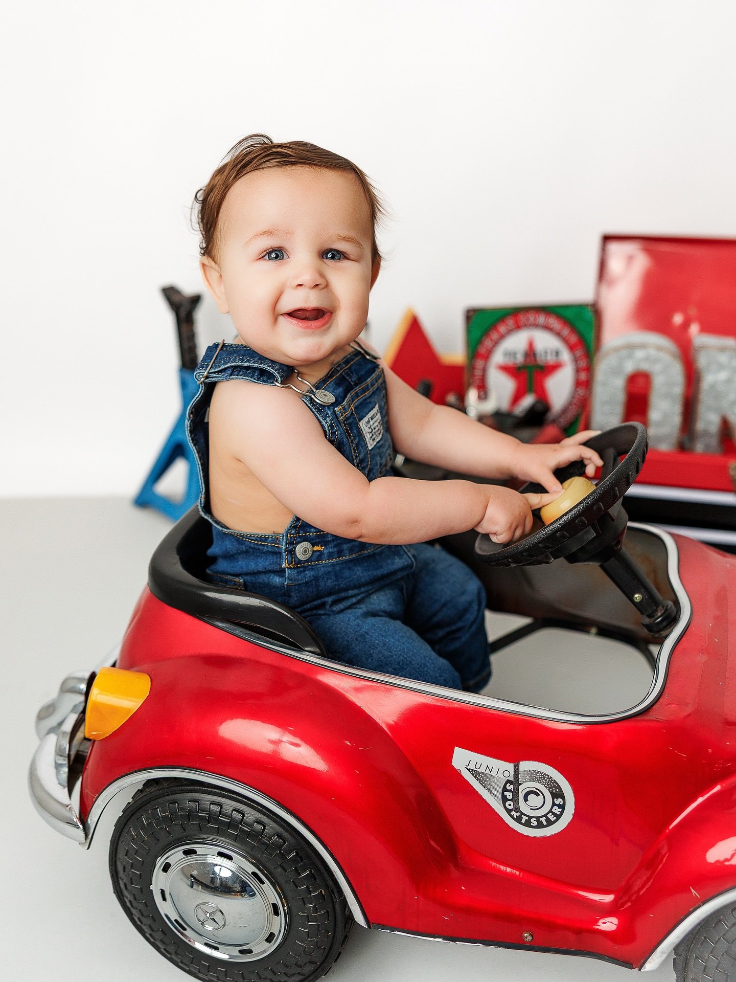 Owen 🏎️💨 

Cutie mechanic at your service! 🥰 I would LOVE to see these up on the big screen when this little guy walks across the graduation stage! 😊

This little guy just started solids so we skipped the cake and had a BLAST with the vision Mom 