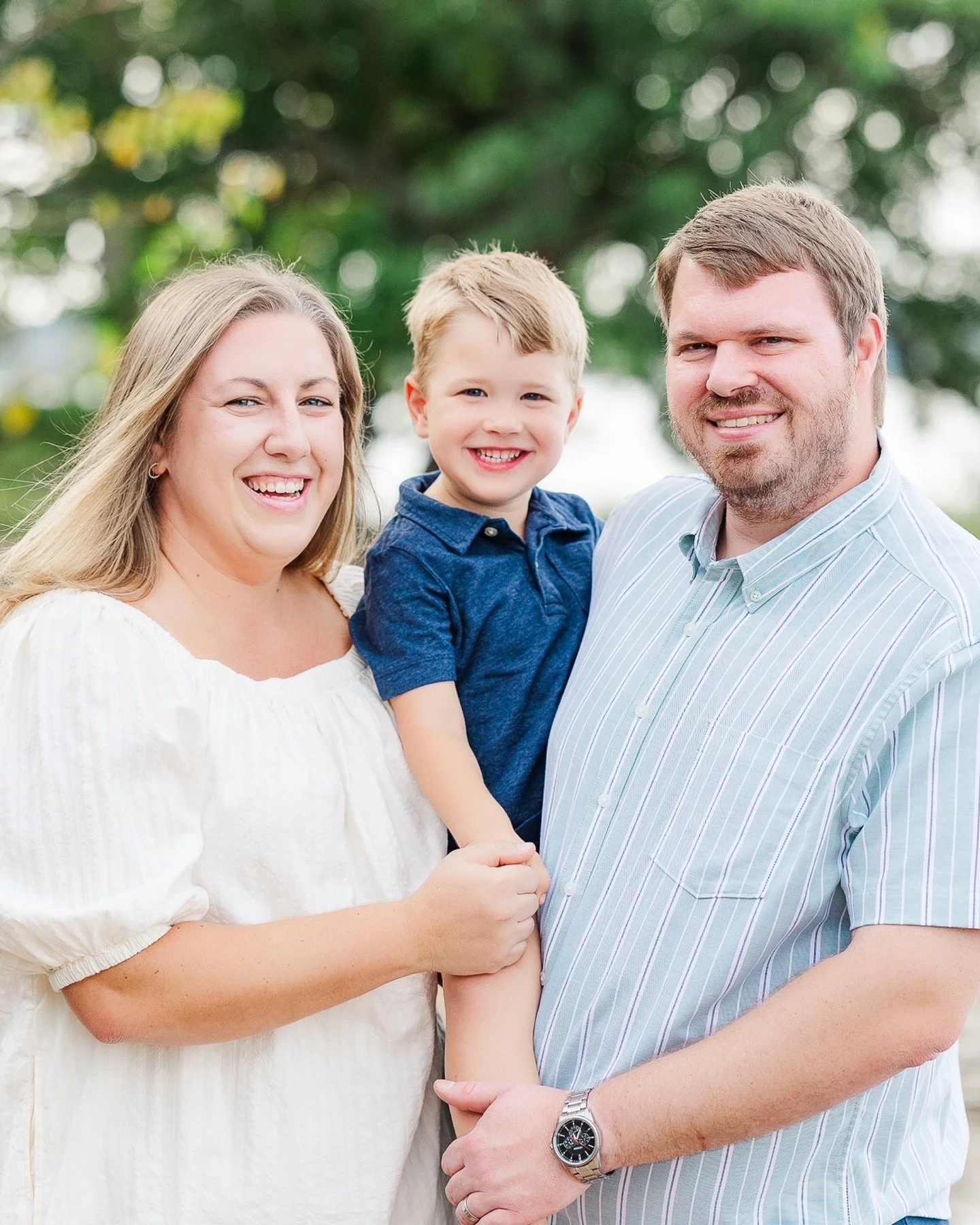 Oh my gosh we had a gorgeous evening for Water Minis this year! ✨

Even got in the water and splashed around towards the end. 😊
@kellymzuraw 
#richmondva #photographer #familyphotos