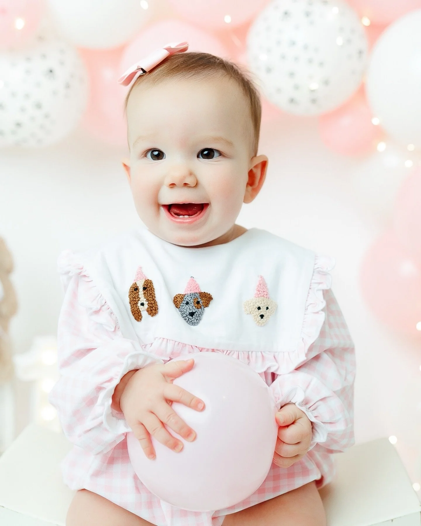 Layton 🎀

It was so good to see this happy girl again for her one year. @kasiegarner5914 can you believe it&rsquo;s already been a year since her newborn photos?? 🥹

#cakesmashohotography #richmondva #photographer #oneyearphotos #rvamoms