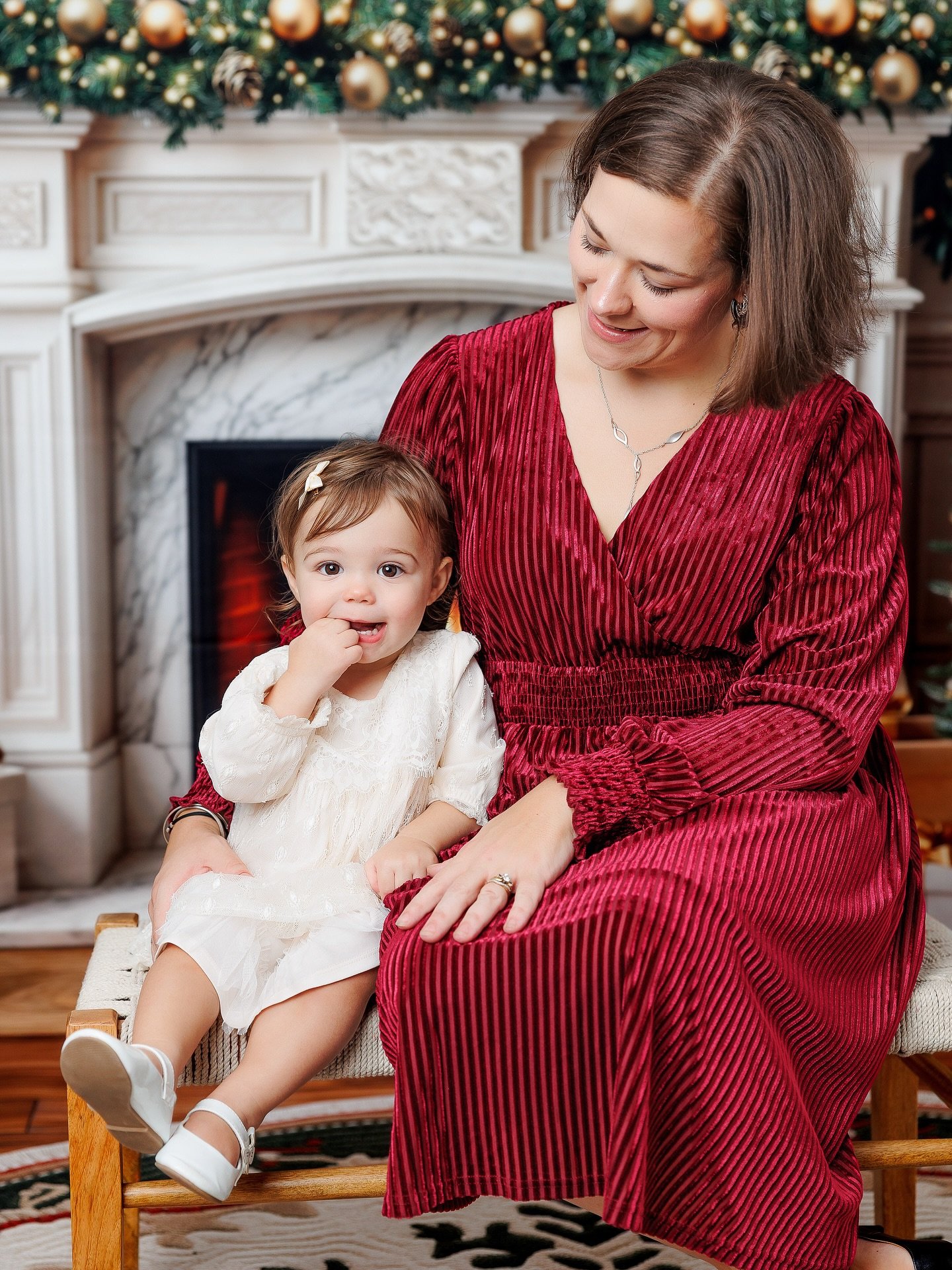 Is anyone else feeling the temp drop and (finally 🤣) thinking about everything we have to do before the holidays? 🙋&zwj;♀️

Good news is&mdash;family photos might be the easiest thing to check off your list!

15 minutes in studio during a Classic C