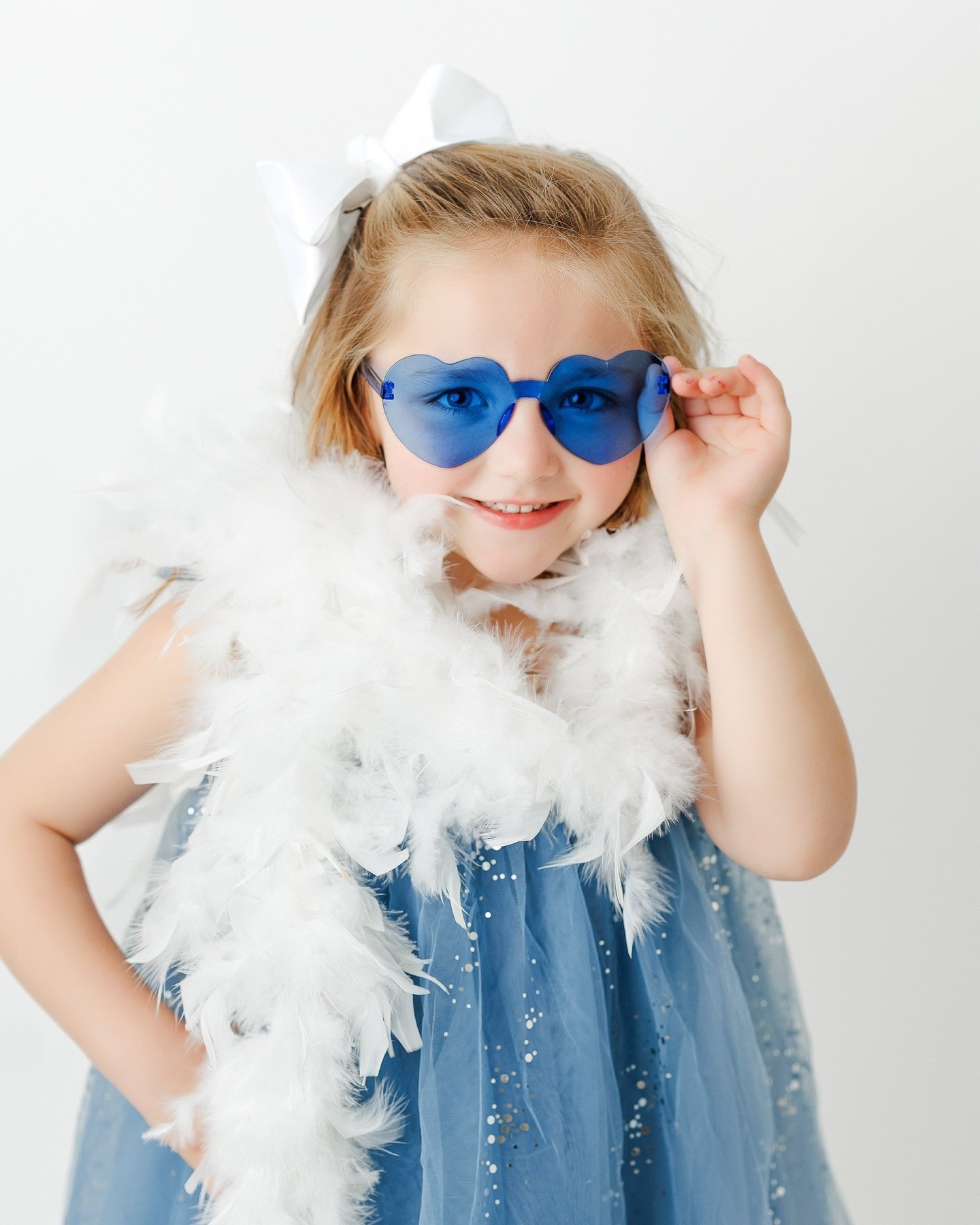 Lettie&rsquo;s birthday session! 🎈 

I just love the simple look of jeans and a white T and her boot&hellip;this girl&rsquo;s got style! 

#brithdayphotosession #richmondva #familyphotographer