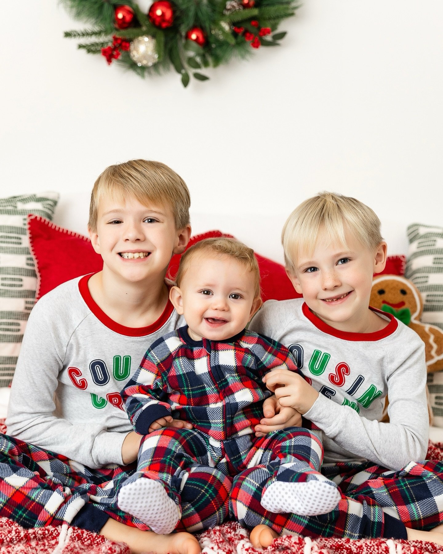 The Matthews Crew! 🍪

How lucky were we to squeeze this many kids together and still get all these smiles?? ☺️

What a fun group!

#christmasphotos #richmondva #familyphotography #winterminis