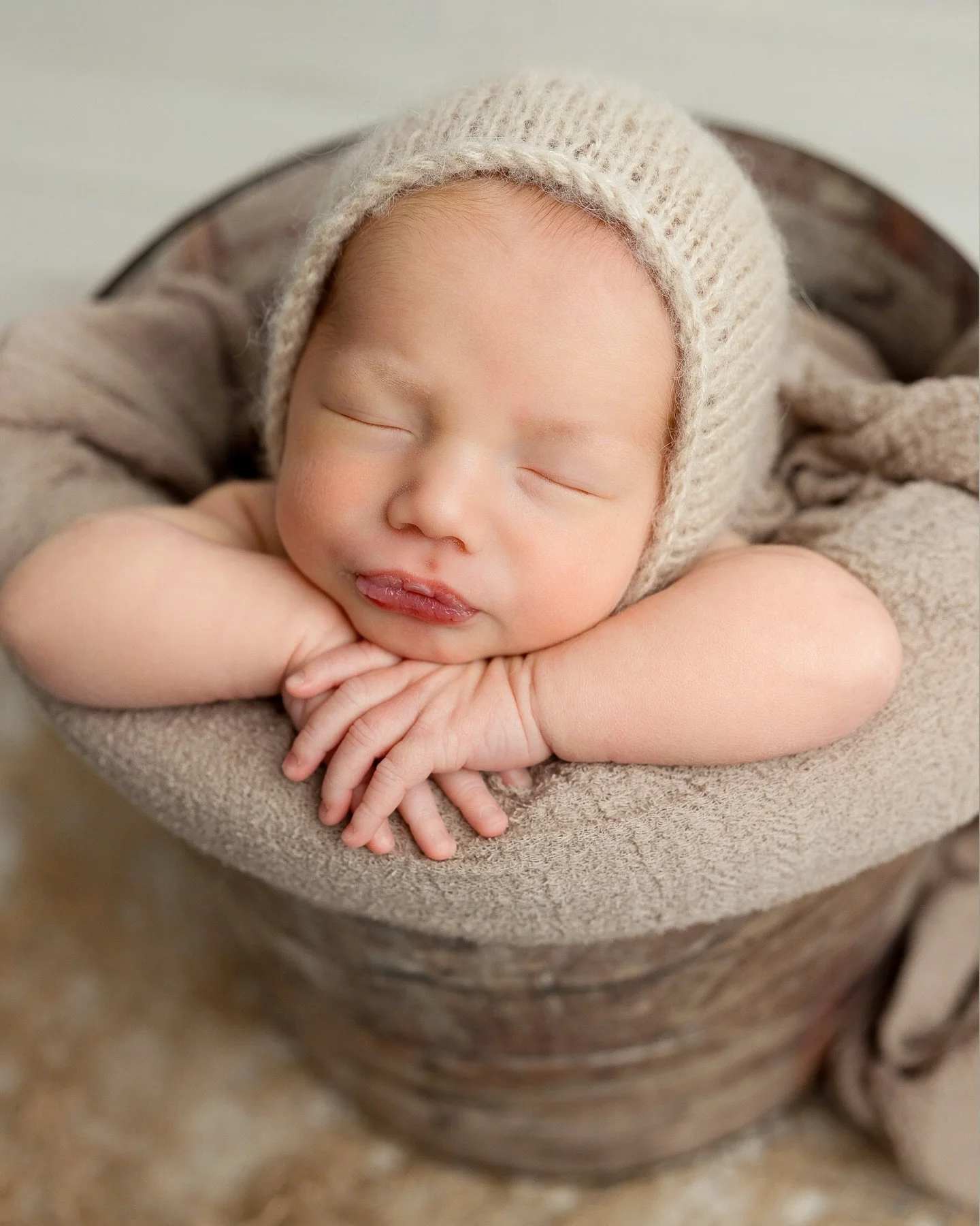 I can&rsquo;t with his puckered lips!! 😍

Casey was such a great little sleeper! 

Plus Sawyer(big brother) got to make an appearance which was so fun (did his newborn session too 🥰).

@kristenbee_ 

#newbornsession #richmond