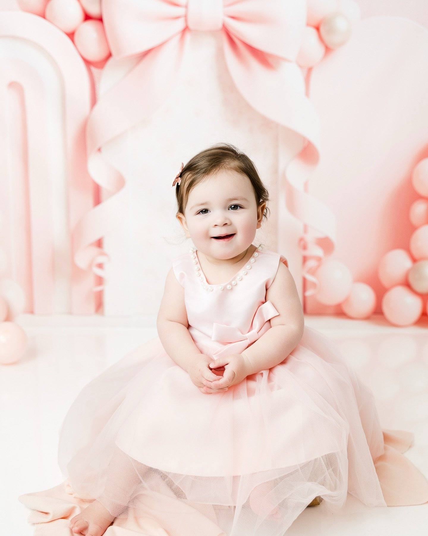 Mom said &ldquo;The girlier the better!!&rdquo; and we did 💕

We did EVERYTHING pink. I loved all the balloons and the bows!

Annabelle didn&rsquo;t love eating her cake so much she LOVED playing in it! 🥰

#richmond #cakesmash