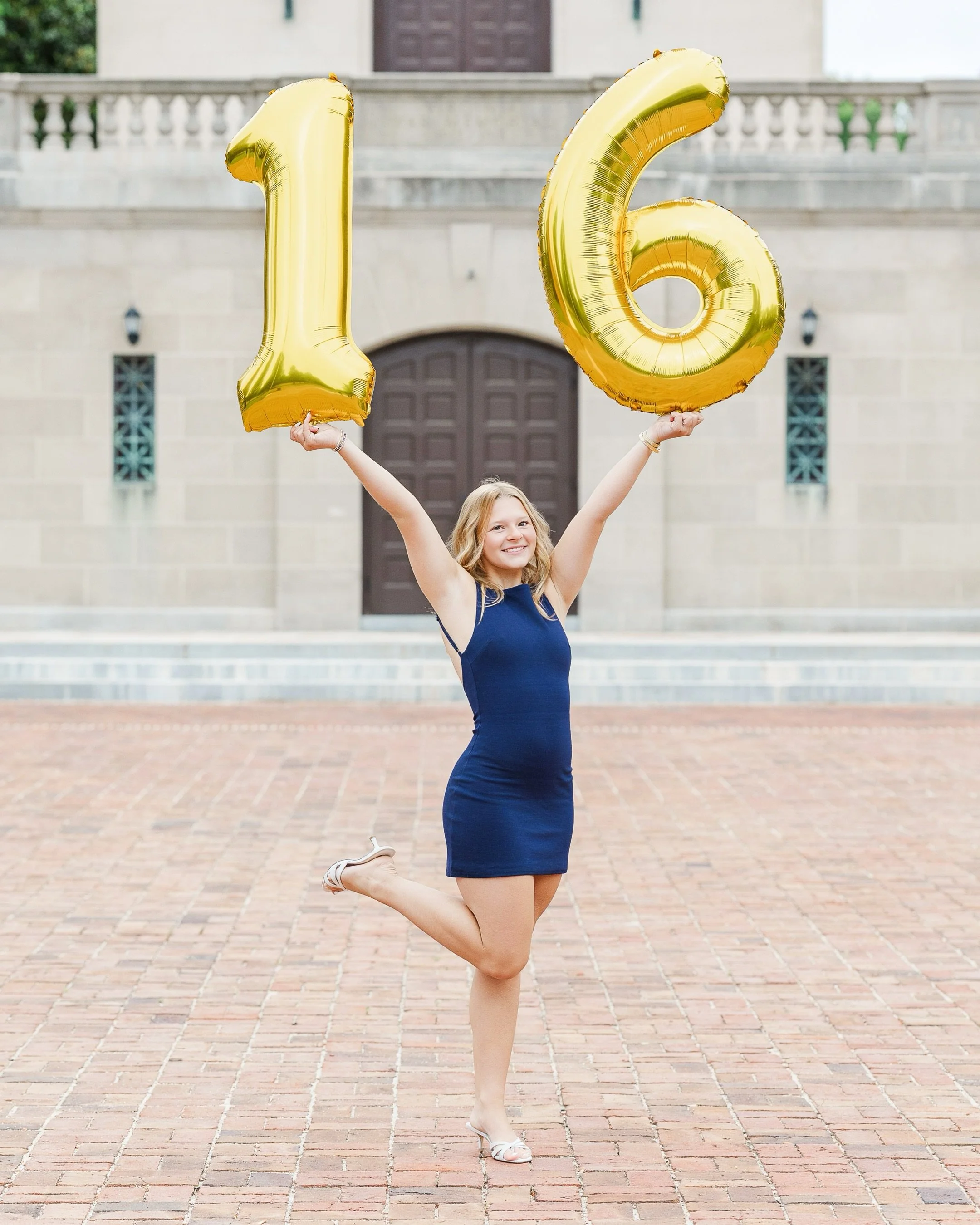 16 never looked so good! ✨🎉

#richmondphotographer #familyphotographer #portraitphotography