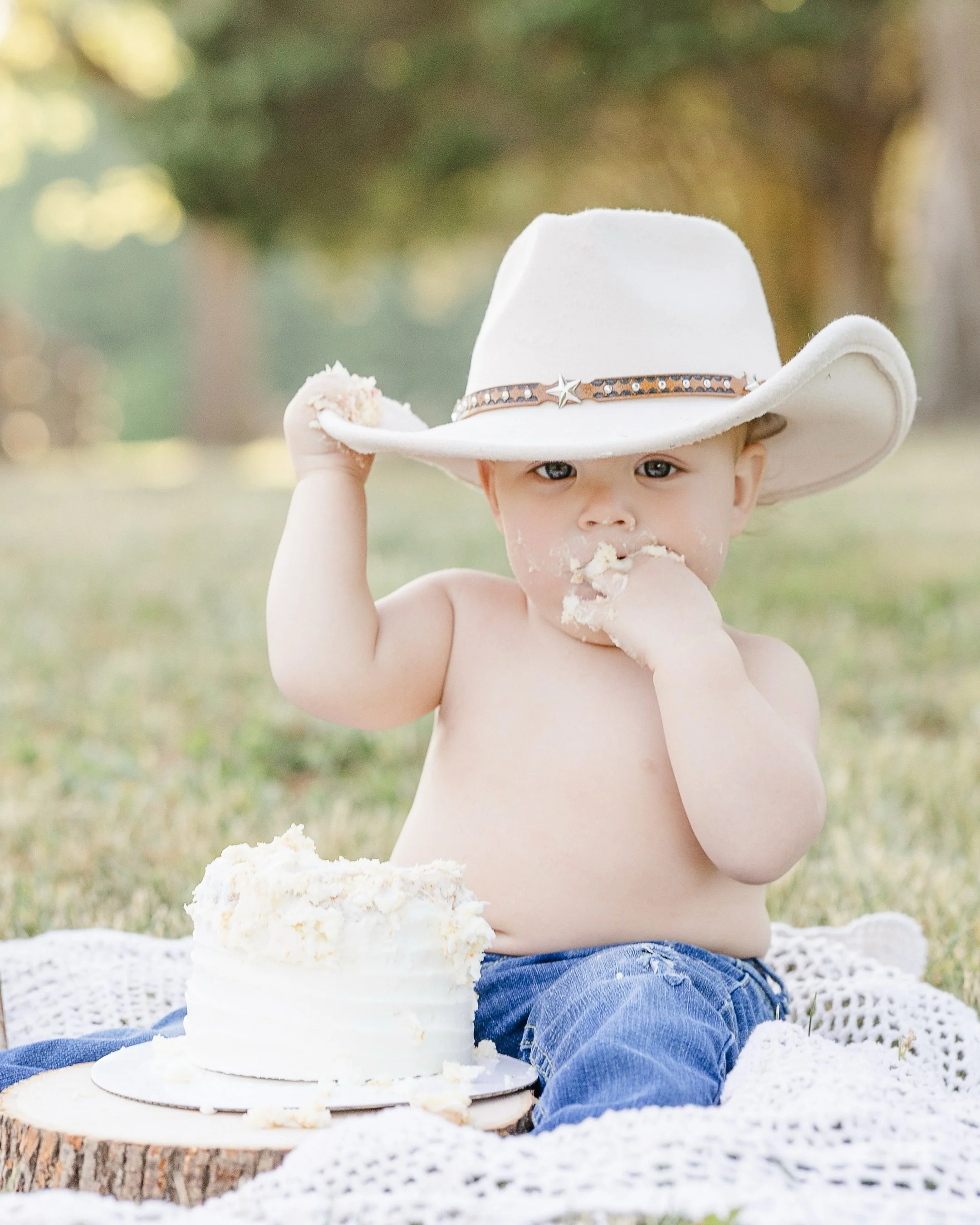 What a rootin&rsquo; tootin&rsquo; cutie pie! 🥰

It was so much fun doing a change of scenery for Weston&rsquo;s cake smash!

Brother time always makes it fun too! 🩵

#richmondphotographer #familyphotos #cakesmashsession