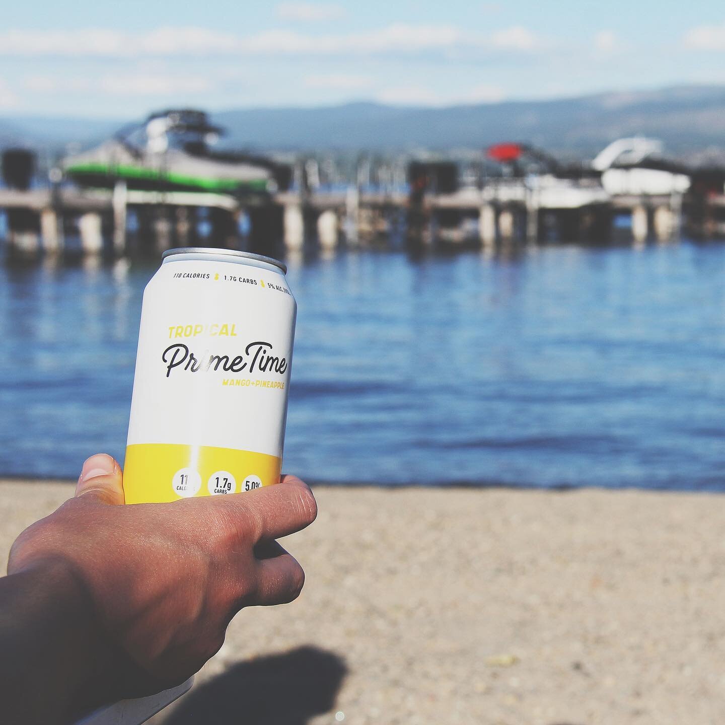 Happy #humpday !! 

Anyone else excited to hit up the beach this weekend? 

#beer #beersofinstagram #beerstagram #craftbeer #craftbeerlife #craftbeerporn #yvr #yvrfoodie #foodie #foodiesofinstagram #foodies #vancouverbeer #vancouver #vancity #dailyhi