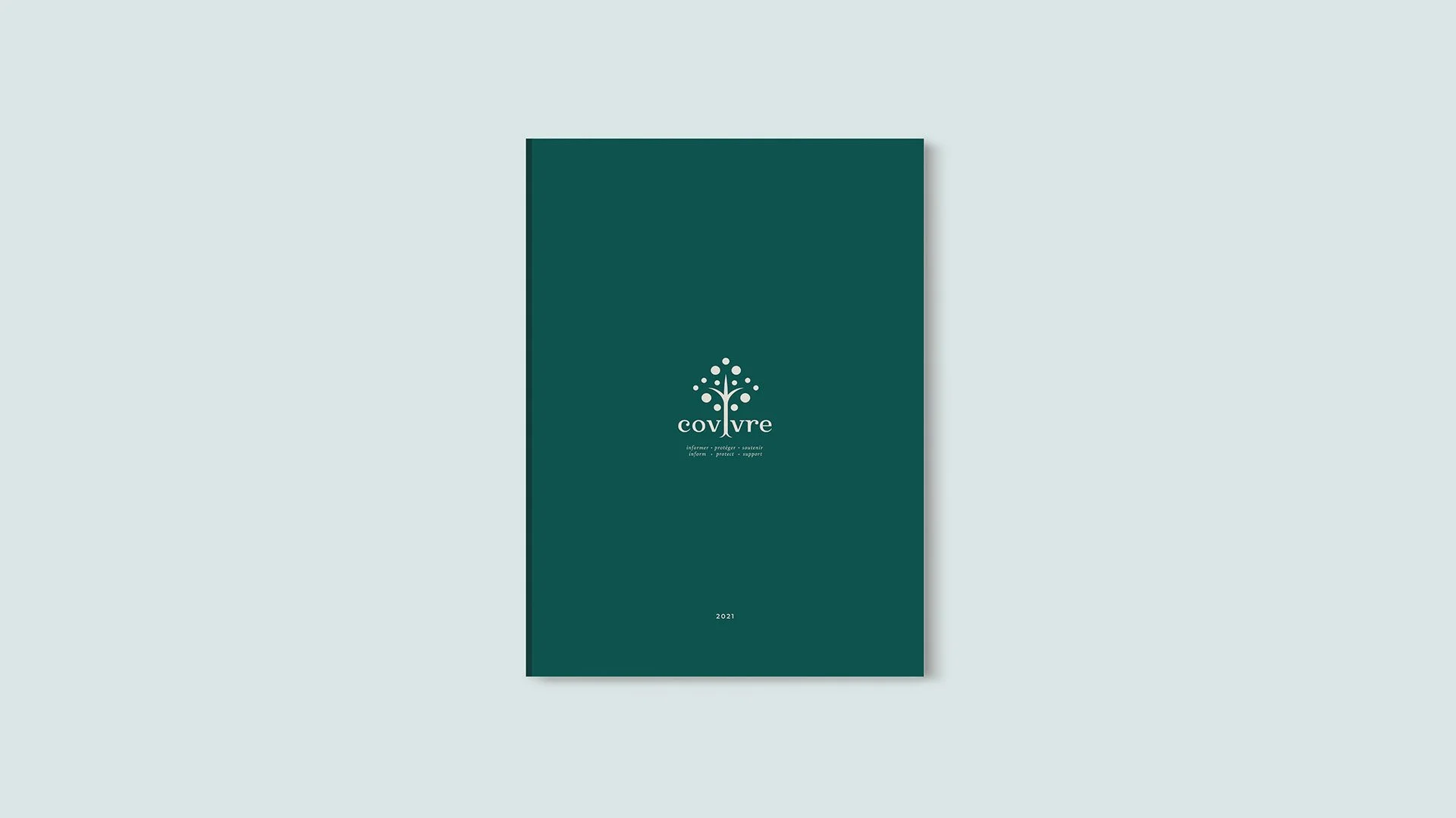 Couverture d'un guide intitulé "CoVivre" avec un logo en forme d'arbre et des mots en français et en anglais, comme 'informer', 'protéger', 'soutenir', daté de 2021.