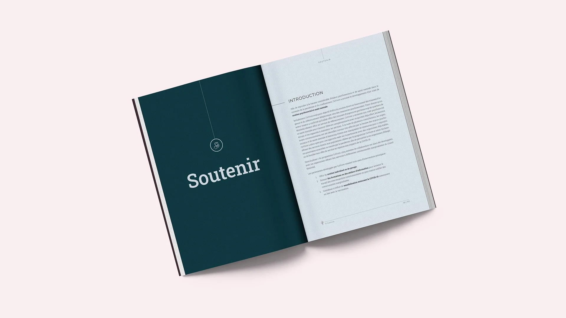 Un livre ouvert avec une page intitulée 'Soutenir' et une autre page avec un texte d'introduction, toutes deux en français, posé sur un fond rose clair.