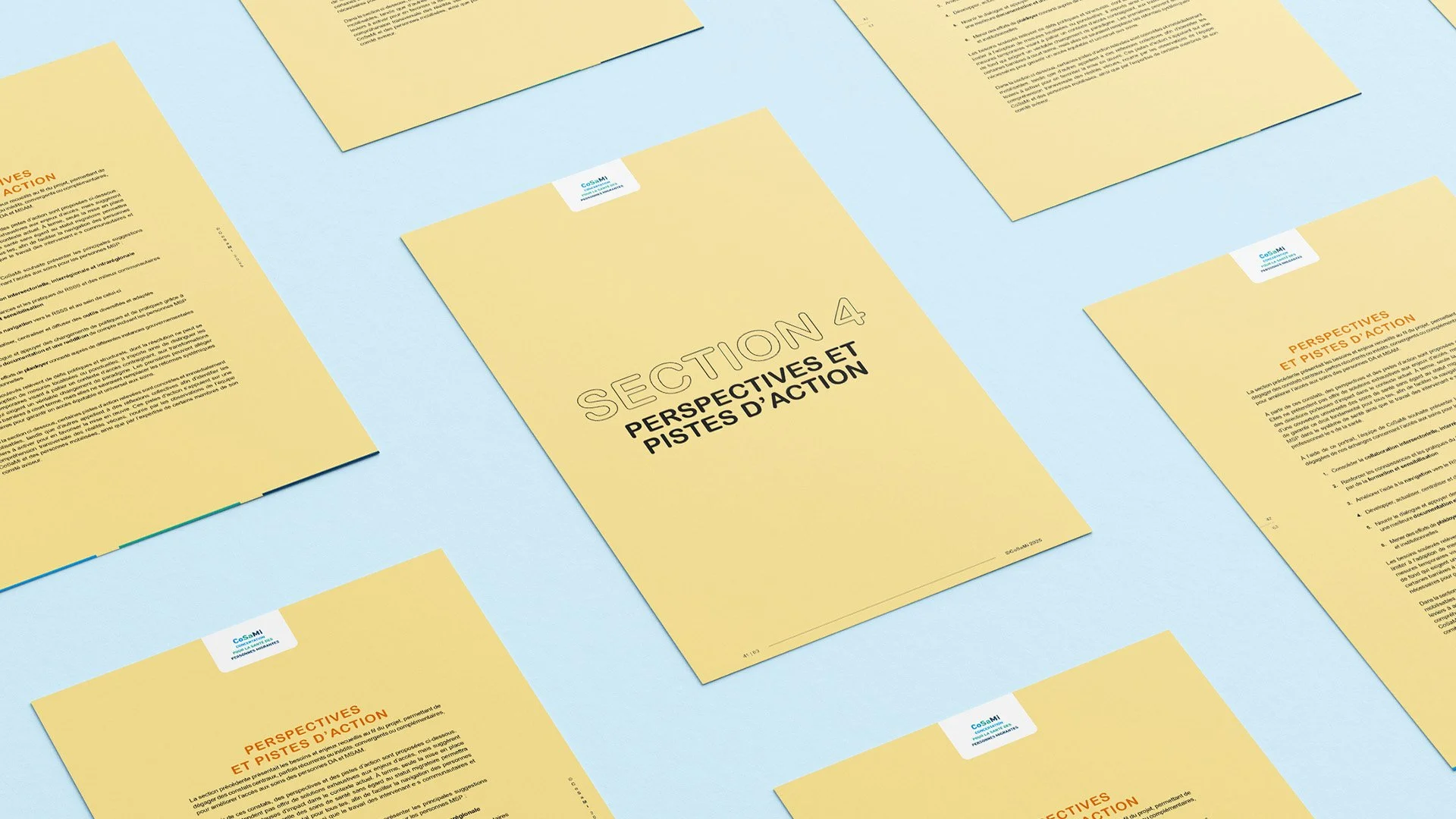 Grille de page de section jaune pastel sur fond bleu pastel.