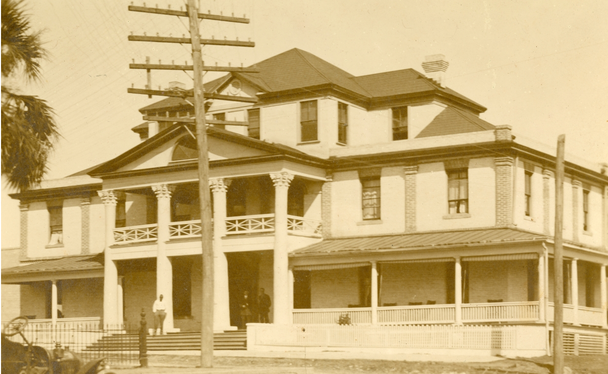 Varnada Hotel.png