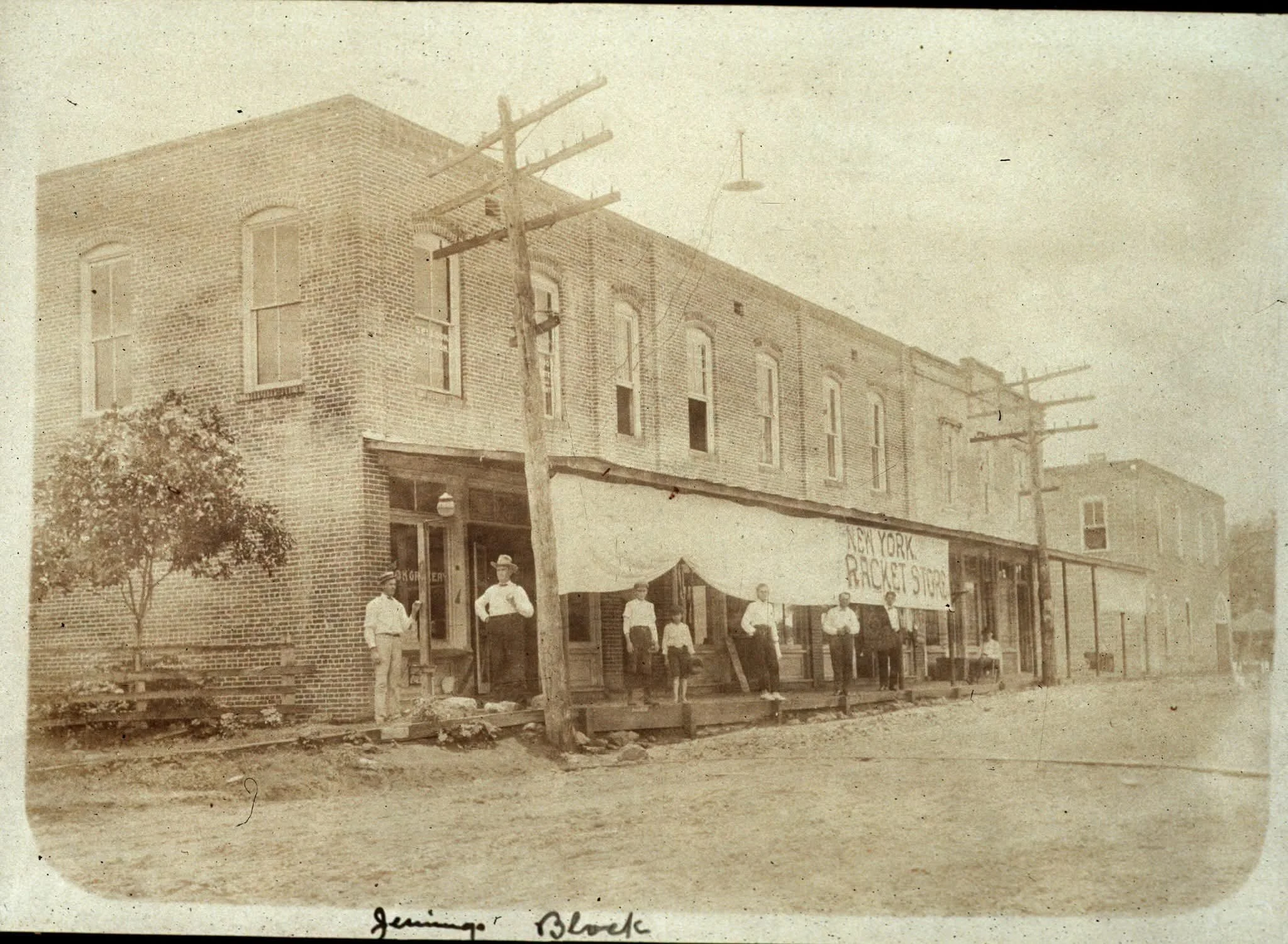 The Building to the Right is the Hernando State Bank (Now Truist)