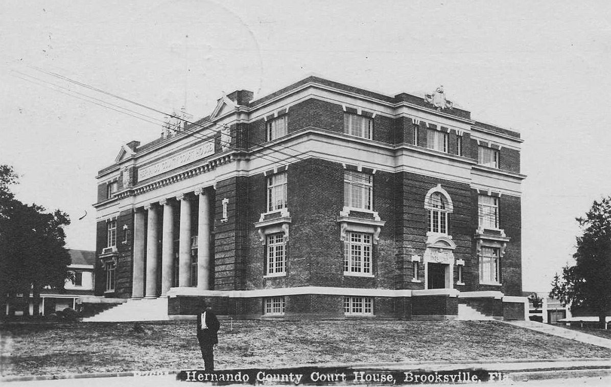 Newly built courthouse in 1913