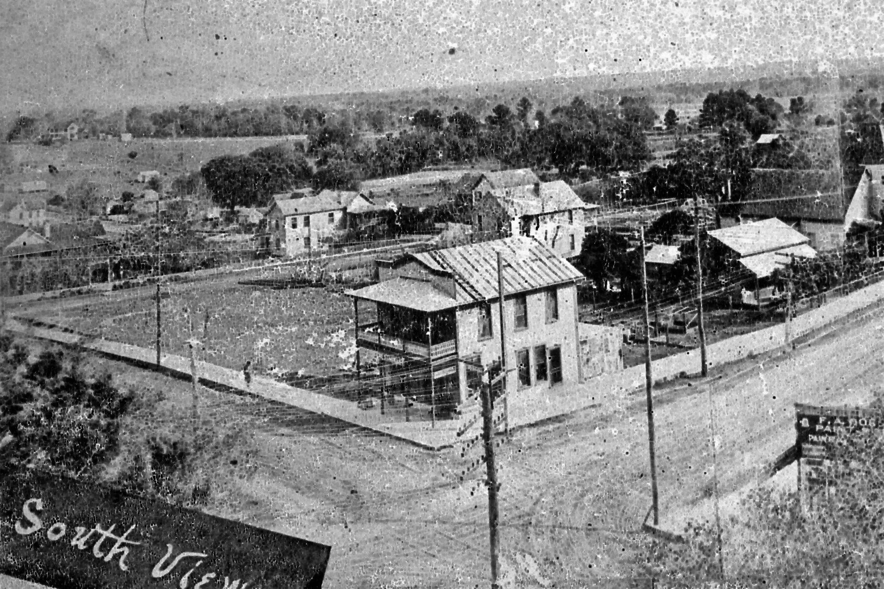 1913 This intersection shows Broad St (left) and S. Brooksville Ave (right). The building in the center was Cappleman's Restaurant. 