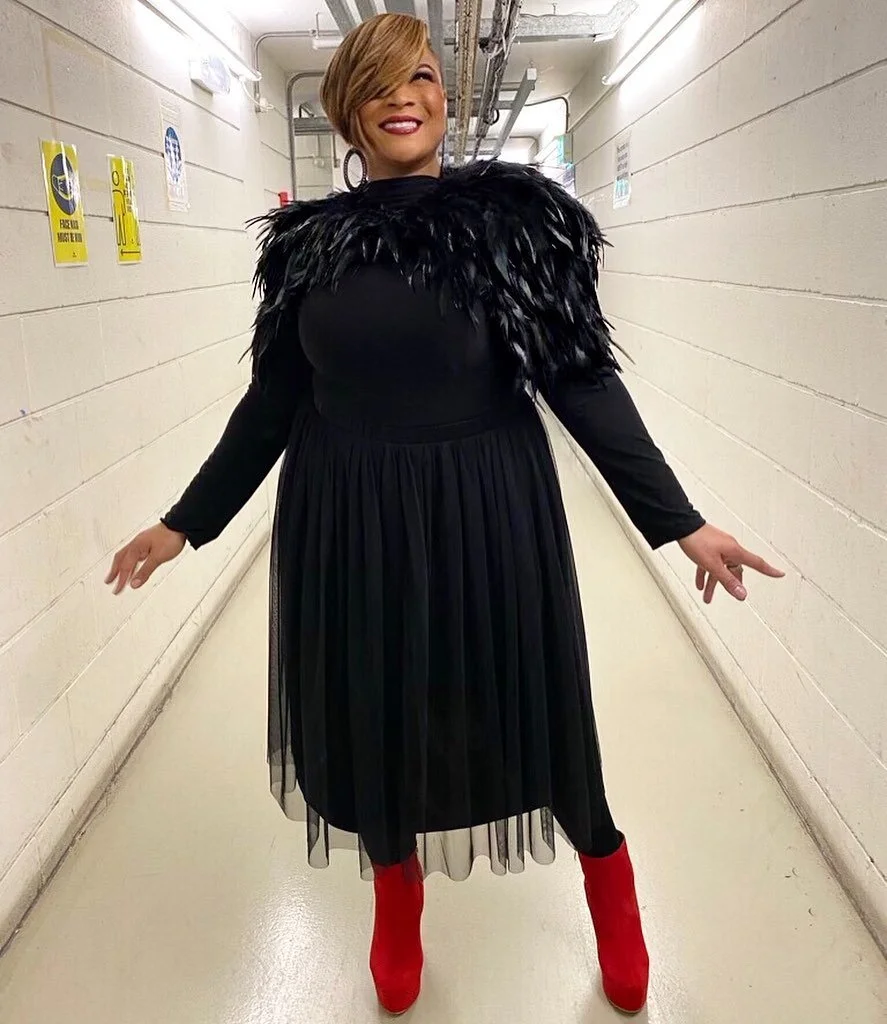 @gabrielleuk on tour ! 🎤
Makeup by @alex_chalkie  Hair by @mfa_hair