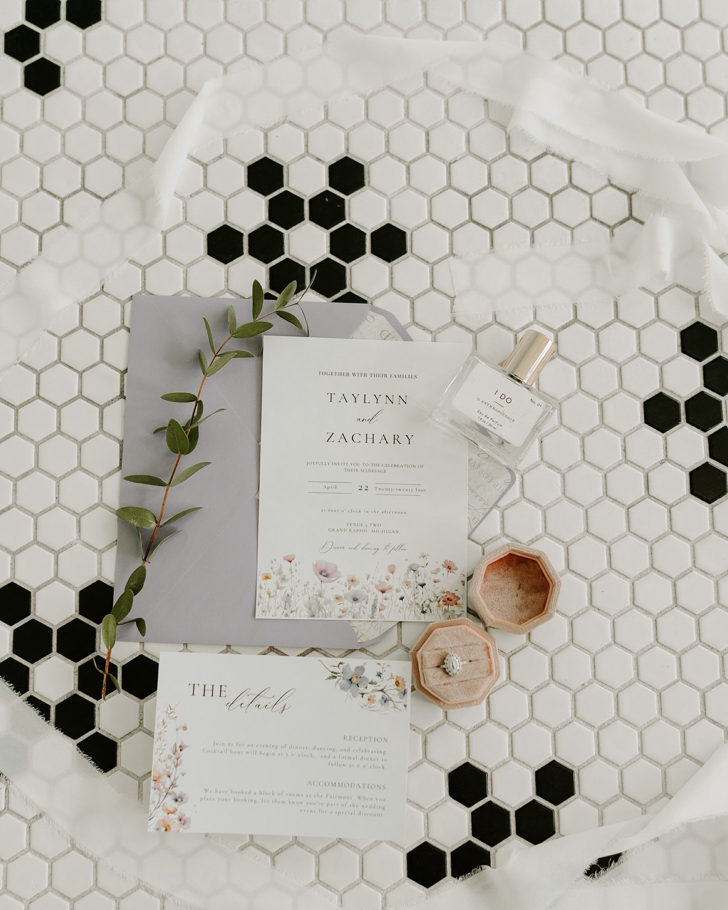 Tiny little details from last springs styled shoot 🌸 

Host: @jazmingphotollc 
Venue: @venue3two