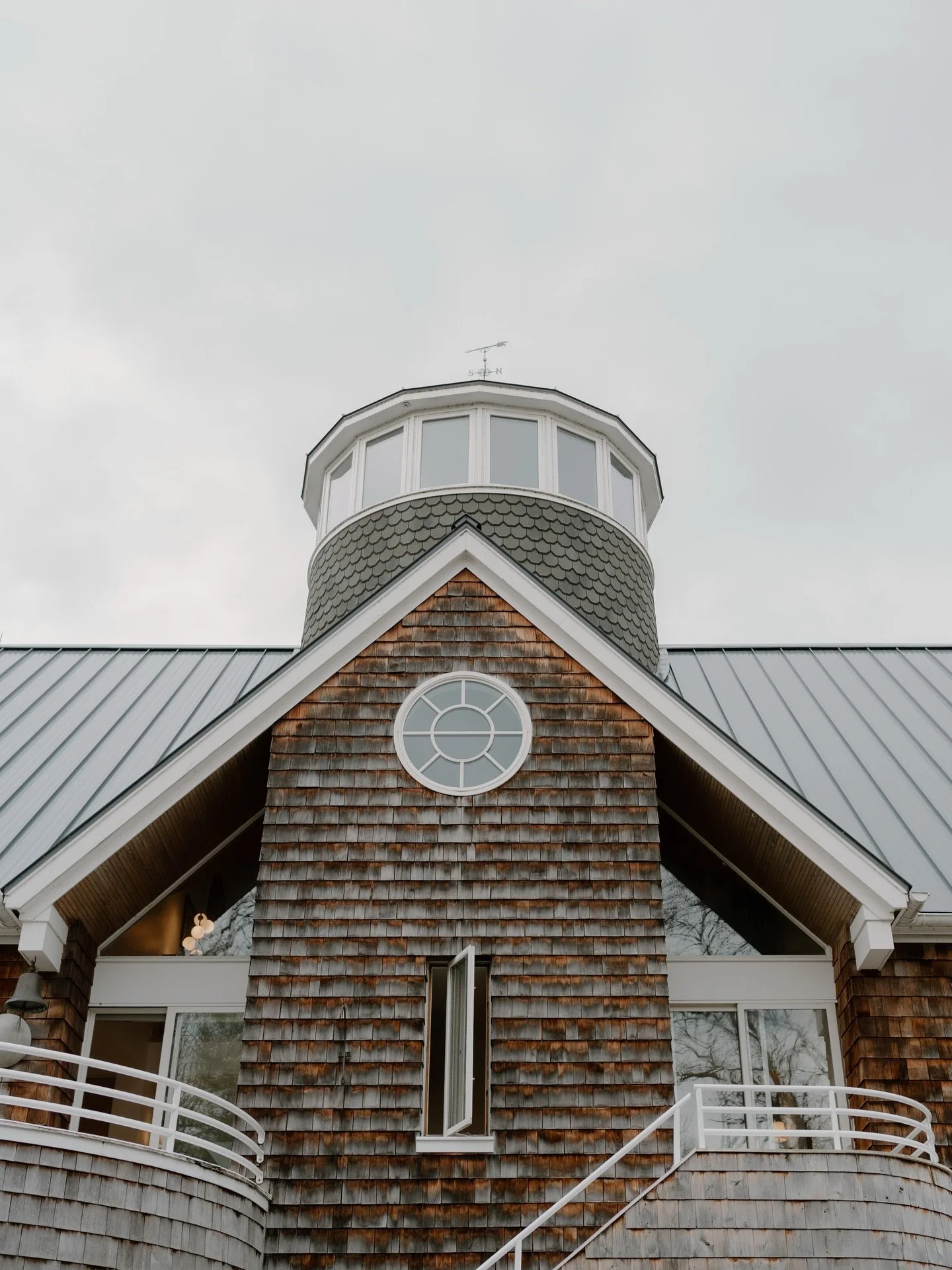 Details from Kendall and Tyler&rsquo;s Lakeside wedding at Lighthouse Bluff 🍂🍁

Venue: @gatheringplaceproperties
Florals: @stemsmarket