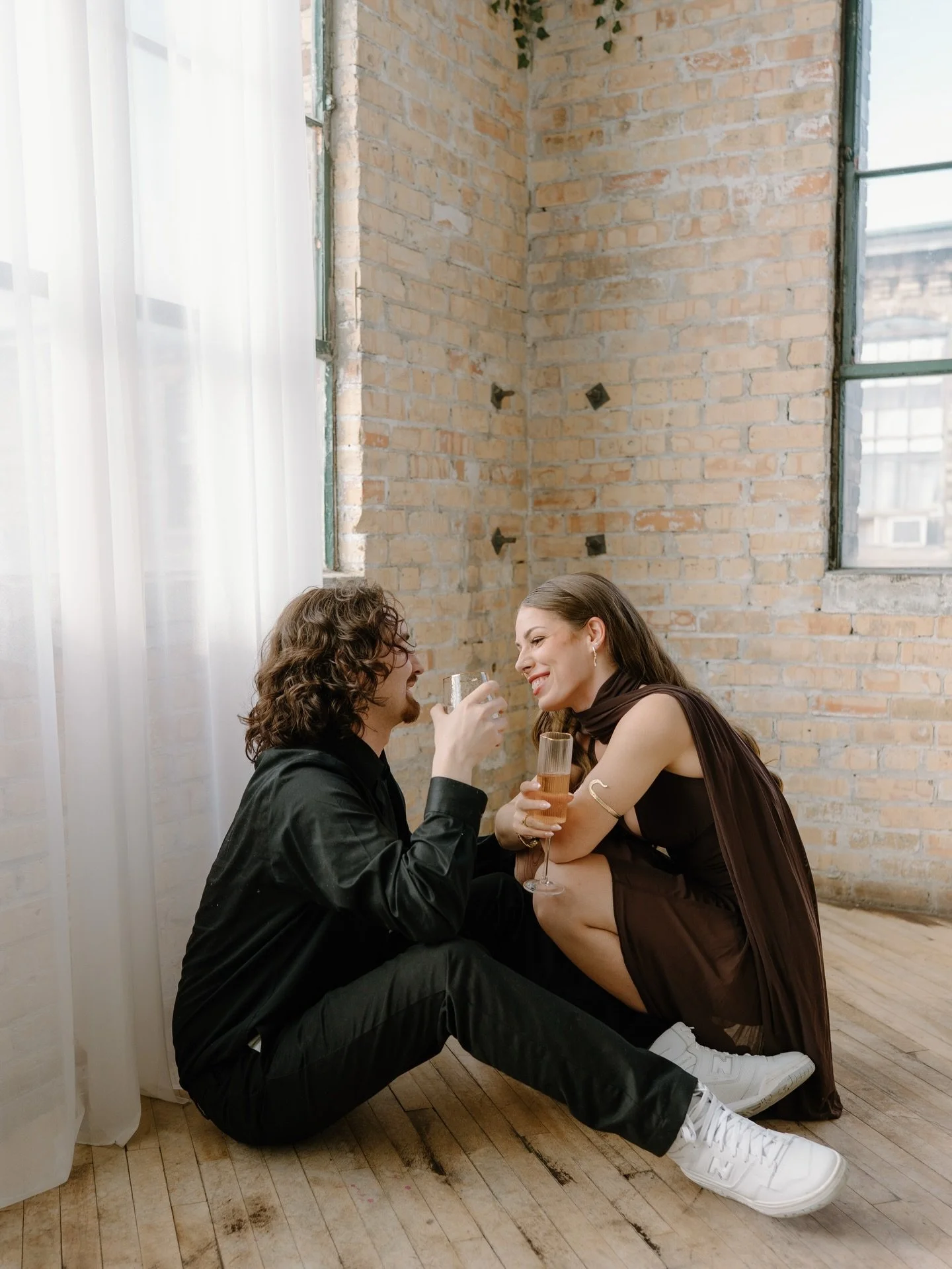 Part 2 💕 Couples session with C &amp; W. Let this be your sign to get photos taken with your person. I still have photos up in my house from Josh and I almost 8 years ago or more and I  cherish them. ✨Life moves too fast sometimes and it&rsquo;s wor