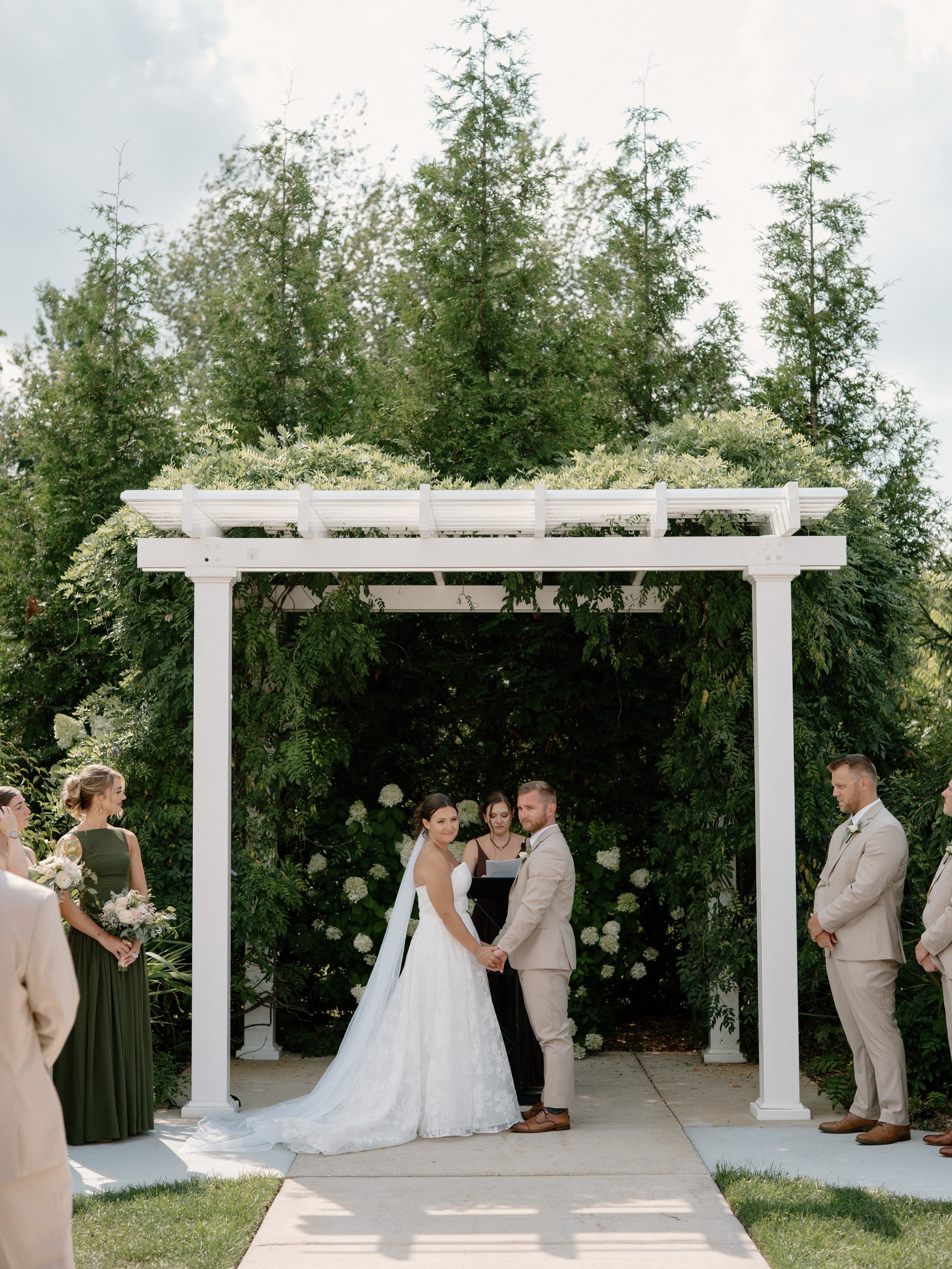 The Flooks: a series of favorite sneak peak images 🥂

Vendors:
Venue: @baypointeweddings 
Florals: @overthemoonfarmz 
Hair &amp; Makeup: @radiantbridalmi 
DJ: @aceweddingdjs 

Keywords:
Michigan Photographer, Grand Rapids Wedding Photographer, Detro